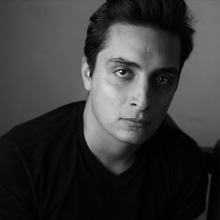Contact. Behnam Khorramshahi, a portrait and fashion photographer in Cologne, Germany