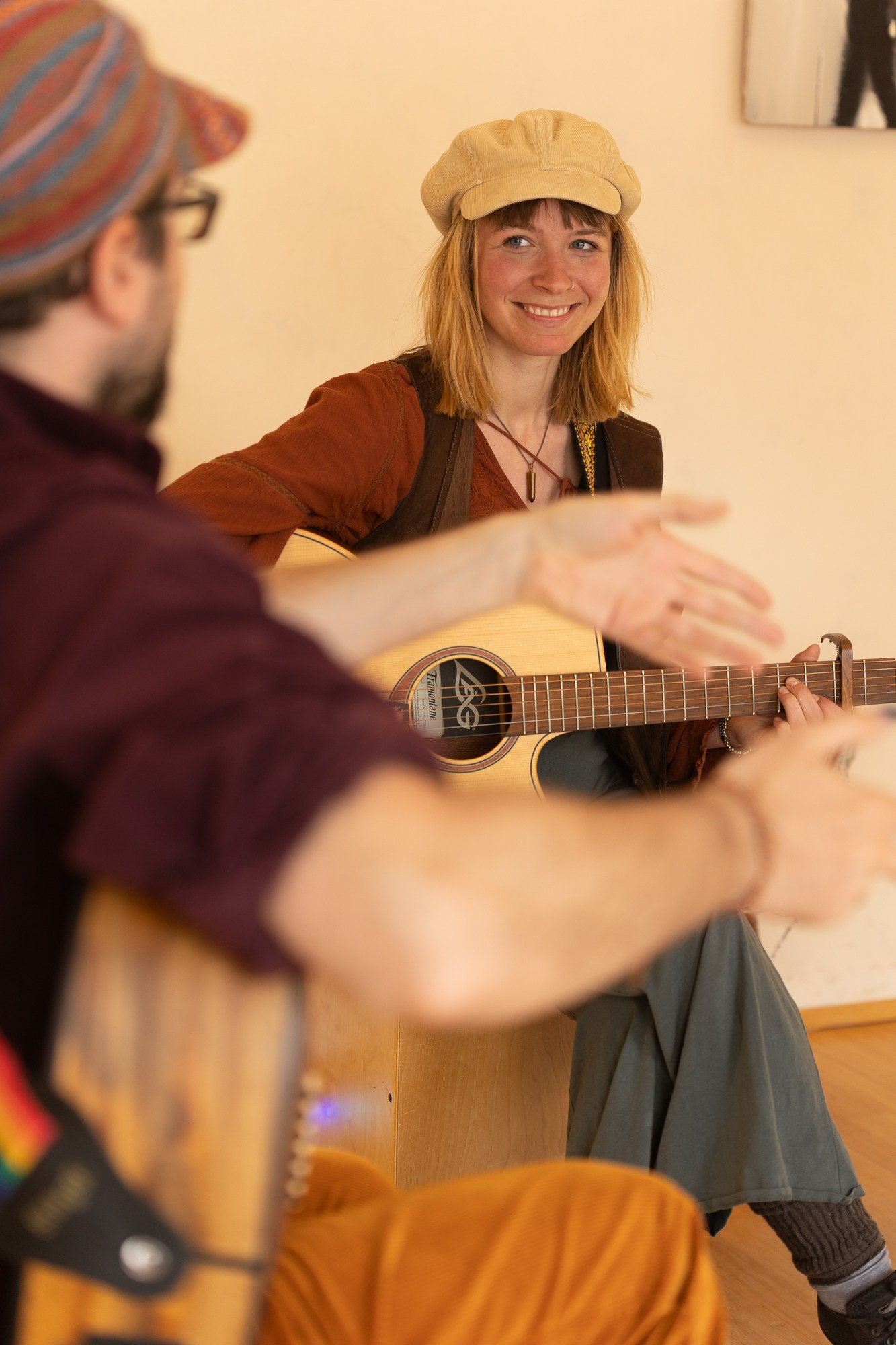 Singer Songwriter, Markus Mascher, Intuitiver Musikunterricht in Freiburg, Gitarrenunterricht, Gesangsunterricht, Schlagzeugunterricht, Klavierunterricht, Unterricht für Live Performance, Loopstation, Recording, Producing, Coaching.