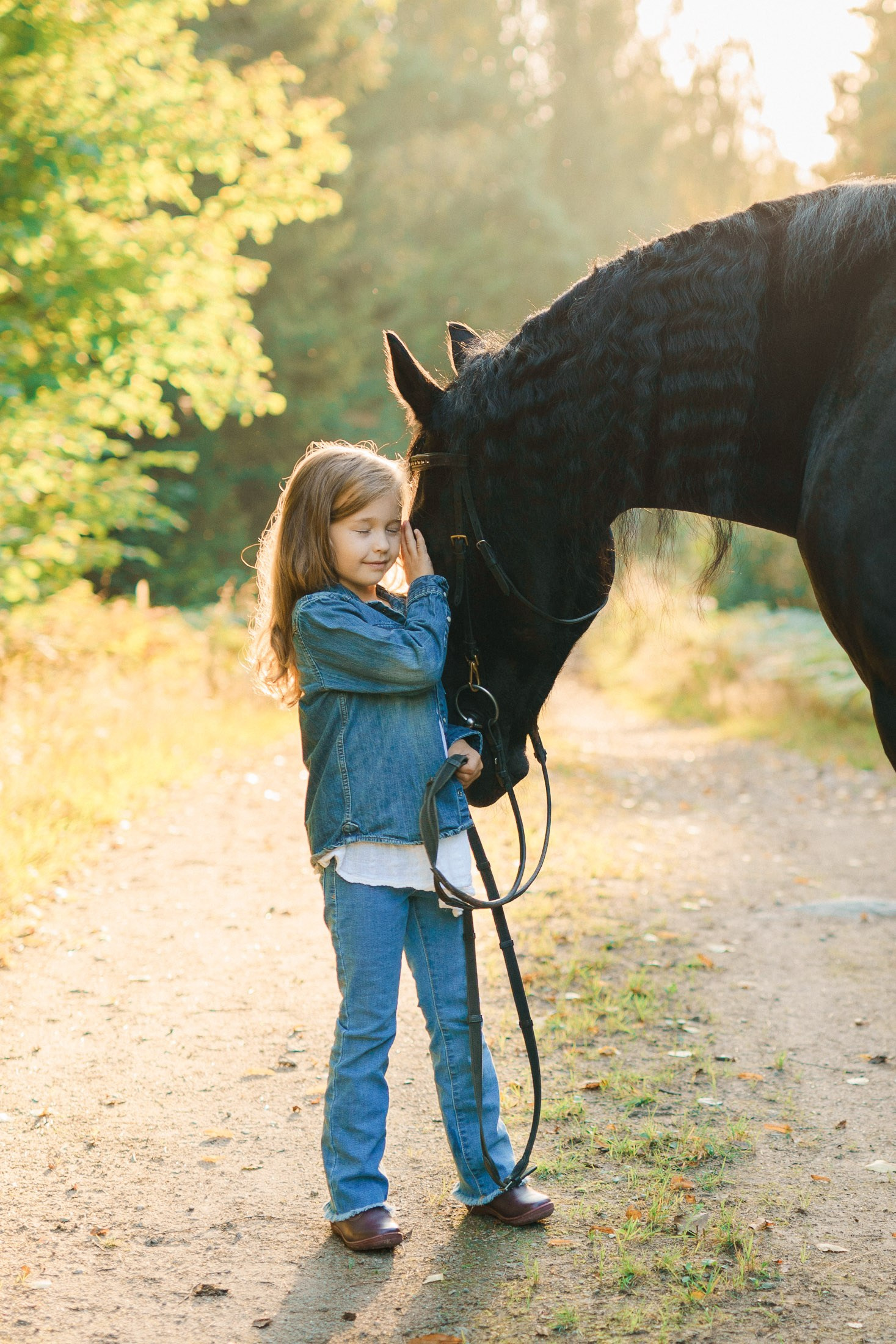 Lapsikuvaus hevosen kanssa