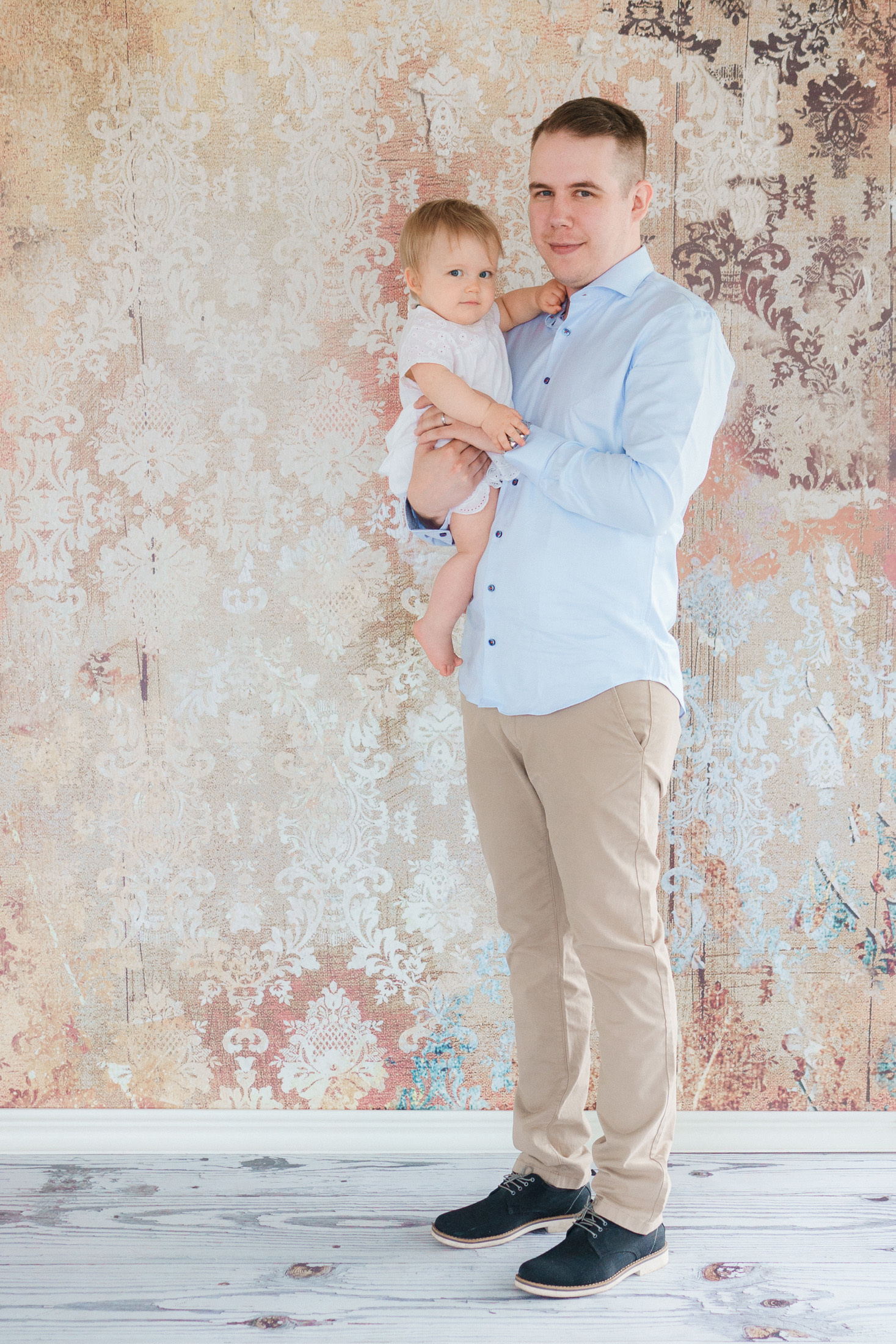 Perhekuvaus Helsingissä studiossa + kakun tuhoaminen