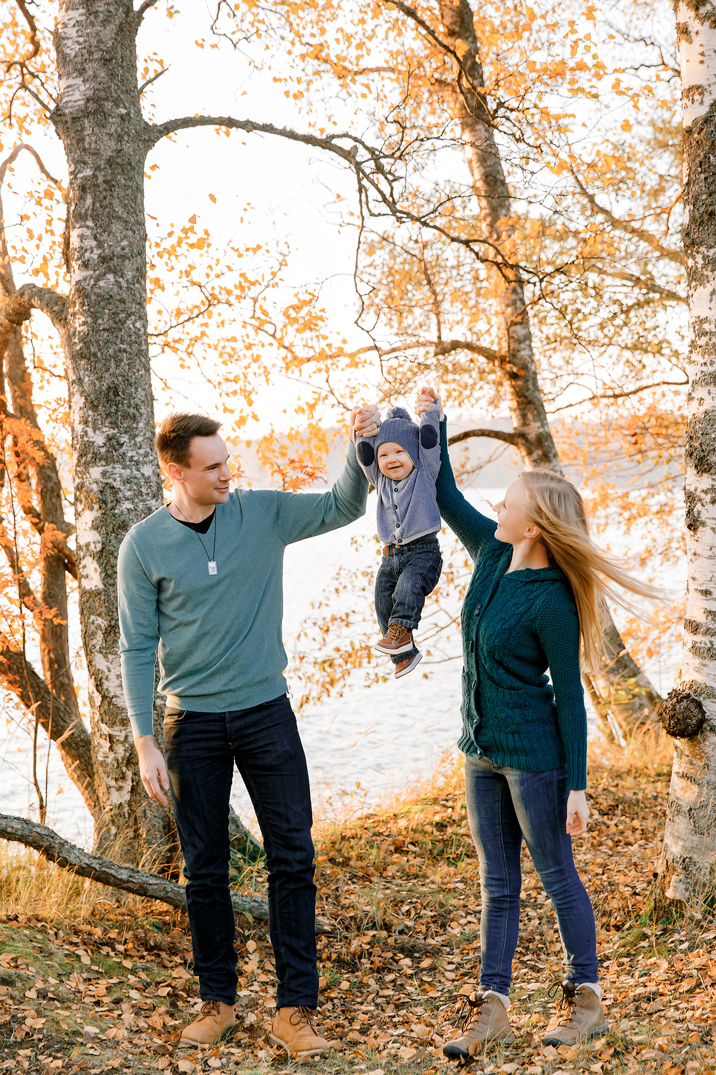 perhekuvaaja Nummela, valokuvaaja nummelassa, iloinen perhe Nummela