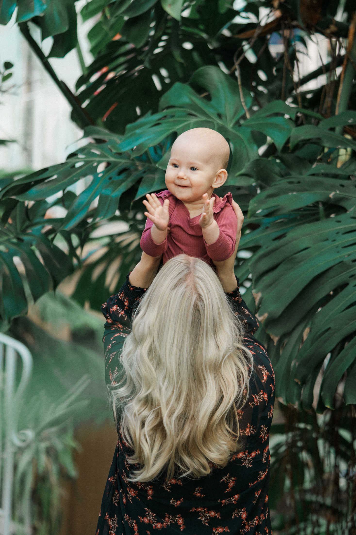 Vauva- ja perhekuvaus Talvipuutarhassa/ vauvakuvaaja Helsinki