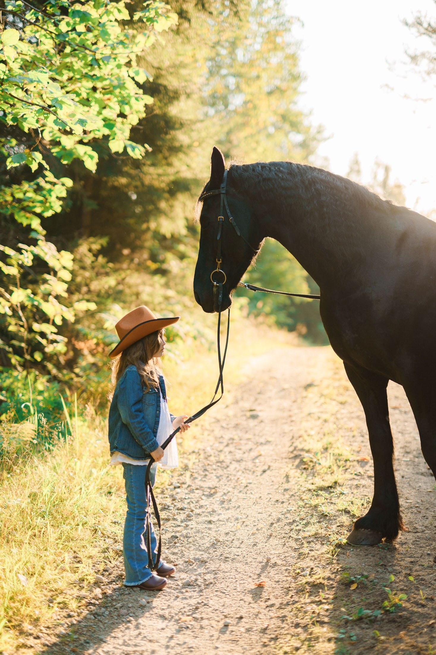 Lapsikuvaus hevosen kanssa