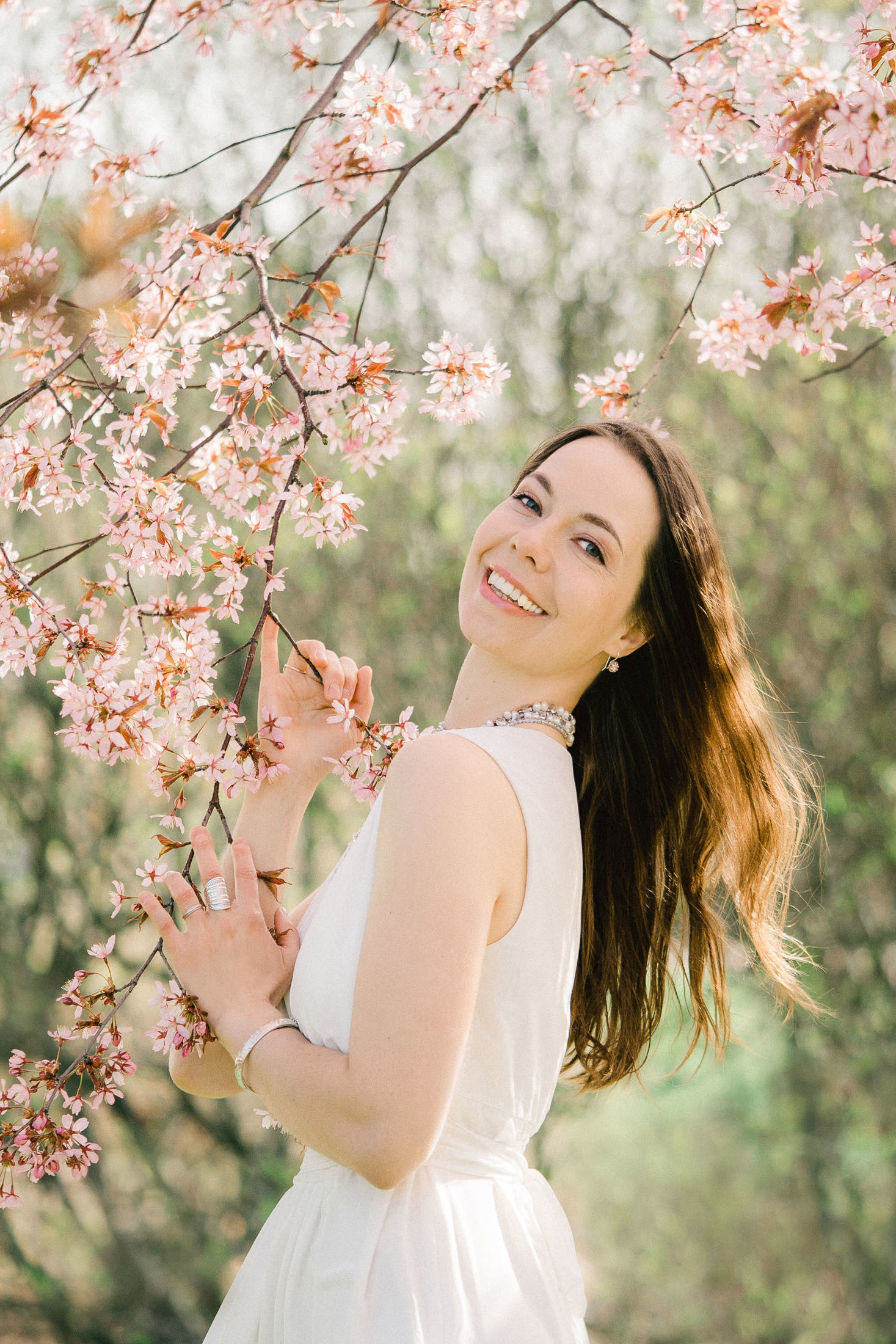 Perhekuvaus Helsingin kirsikkapuistossa