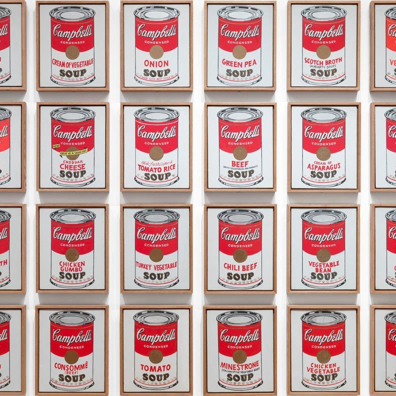Энди Уорхол «Campbell's Soup Cans» (1962) — поп-арт, банки супа, массовая культура, бытовые предметы, повседневная жизнь, Энди Уорхол, бытовуха в современном искусстве, бытовуха как искусство, повседневность в искусстве
