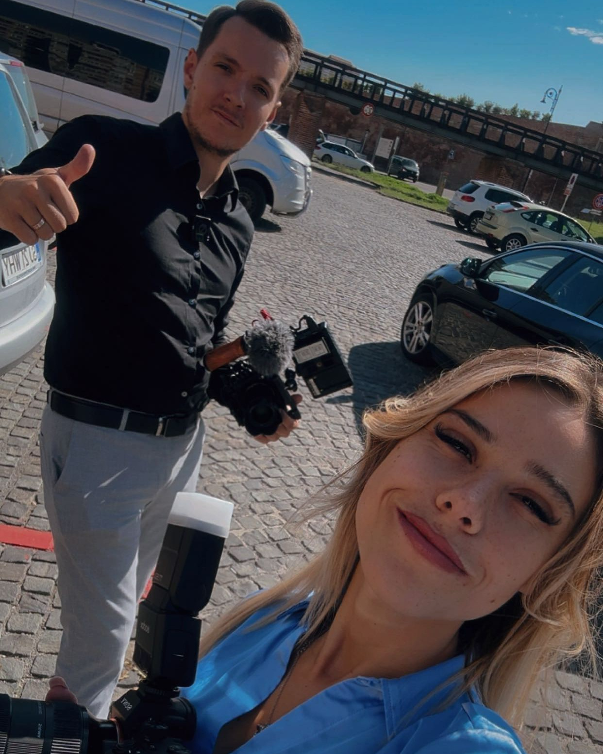 Cine suntem noi