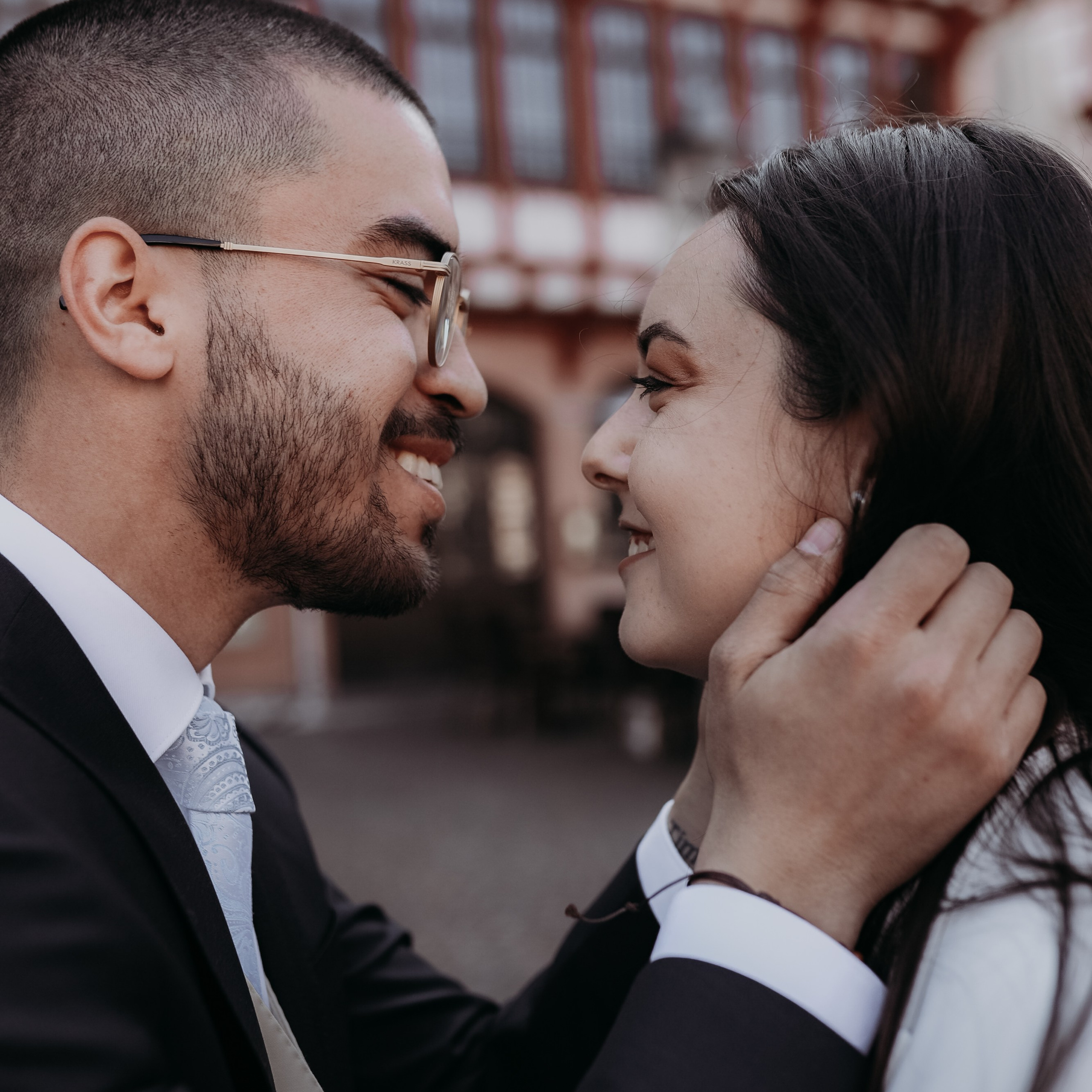 Hochzeitsfotograf Frankfurt am Main – natürliche emotionale Hochzeitsreportage im Frankfurter Römer.