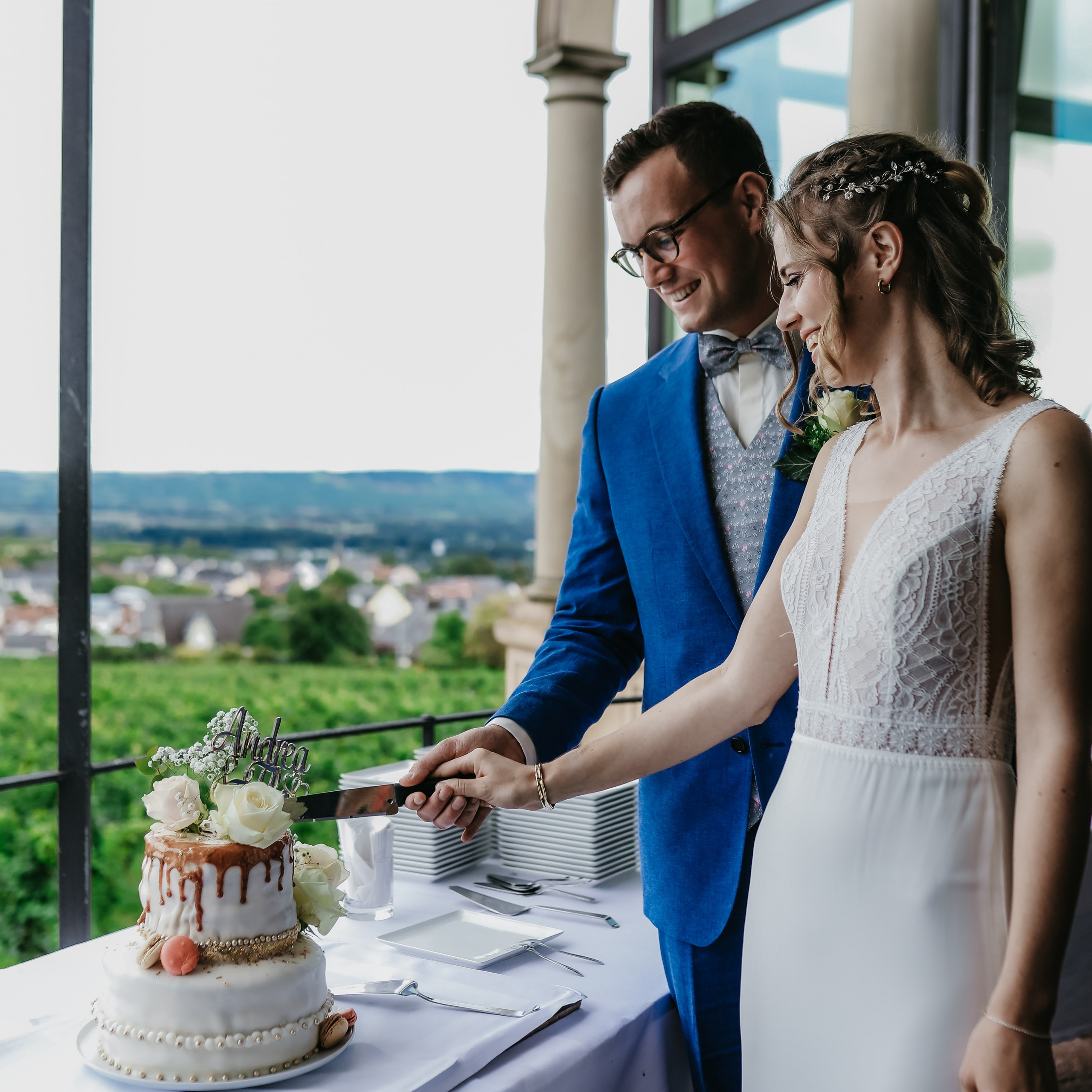 Elegante Hochzeitstafel auf Burg Schwarzenstein – Hochzeitsfotos für Paare aus Frankfurt am Main