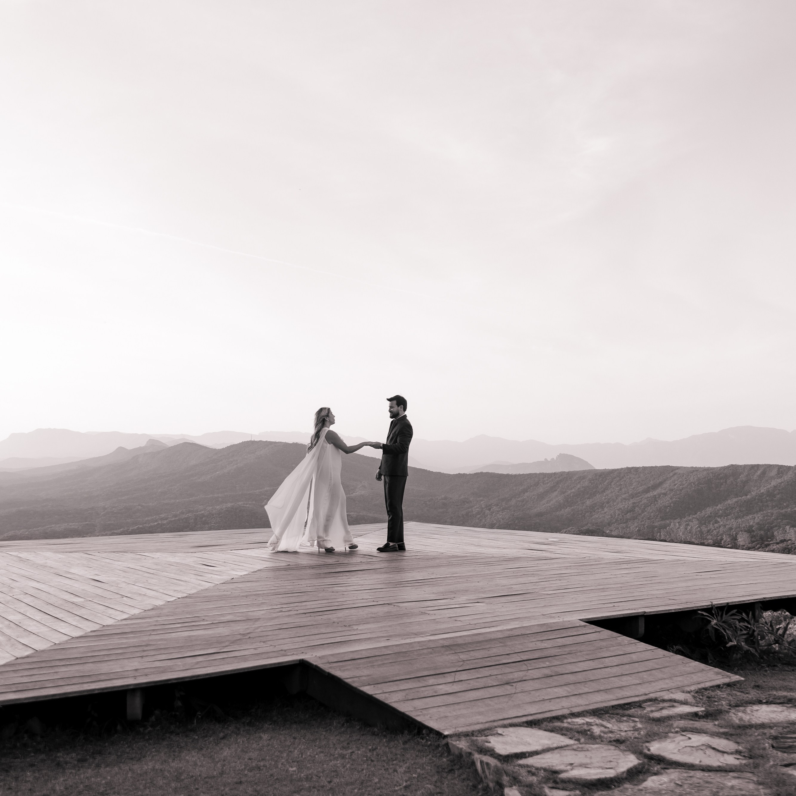 Fotografia casal paisagem preto e branco ensaio pre wedding
