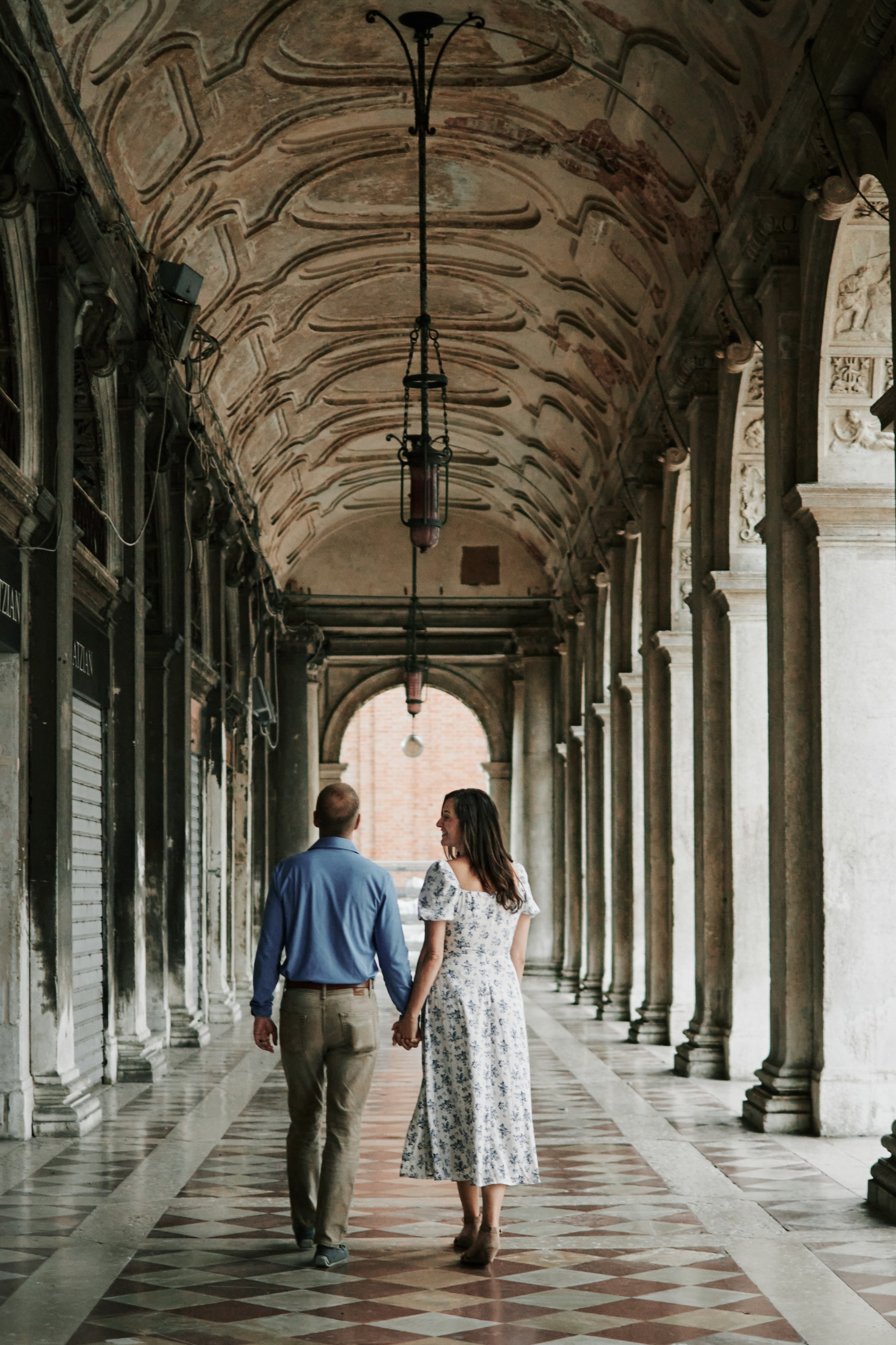 Romantic photoshoot. Photographer in Venice, Italy. Yana Zotova