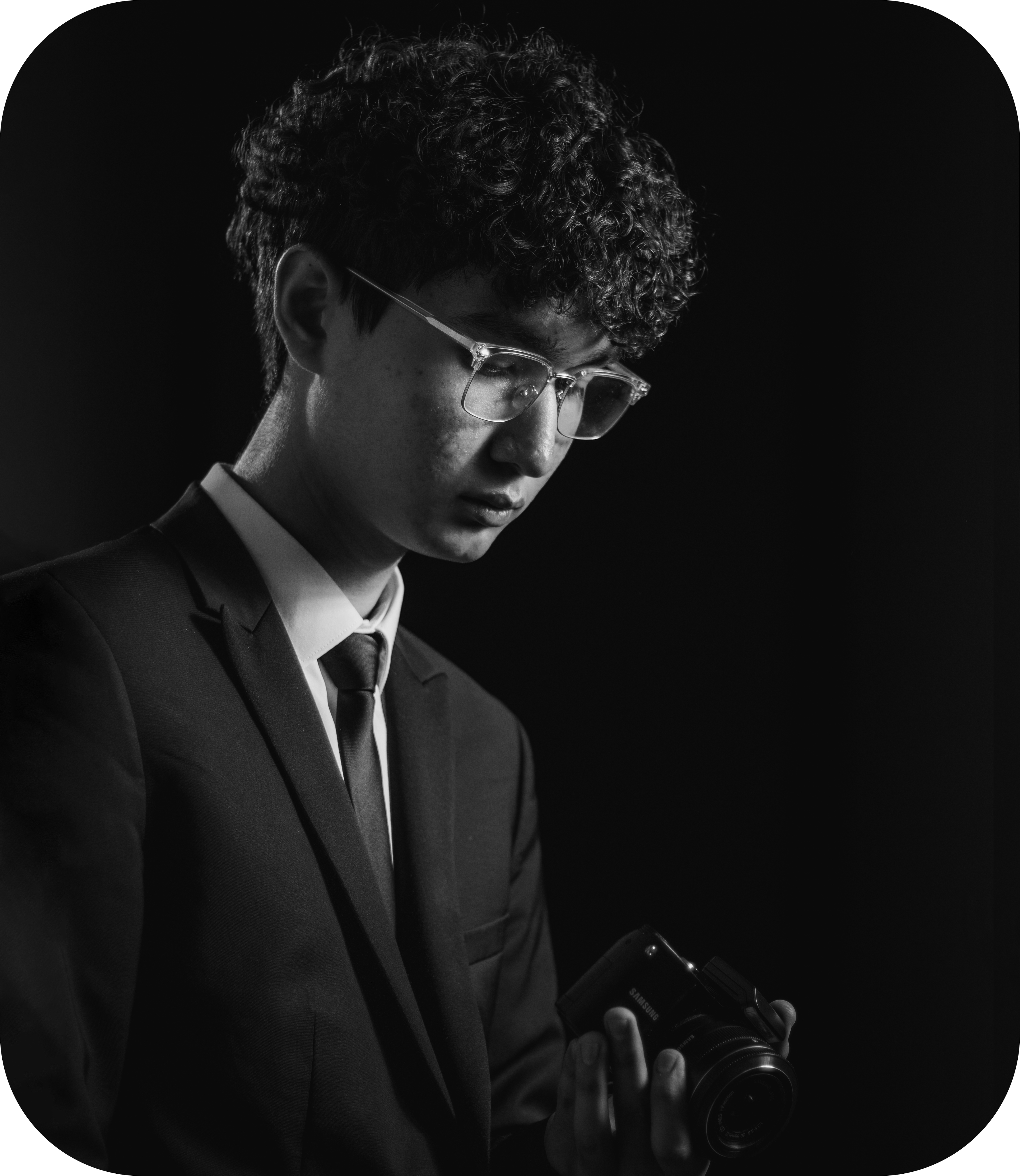 Kontakt. Fotograf v Praze | Atmosférický portrét | Aldiyar Ramazan