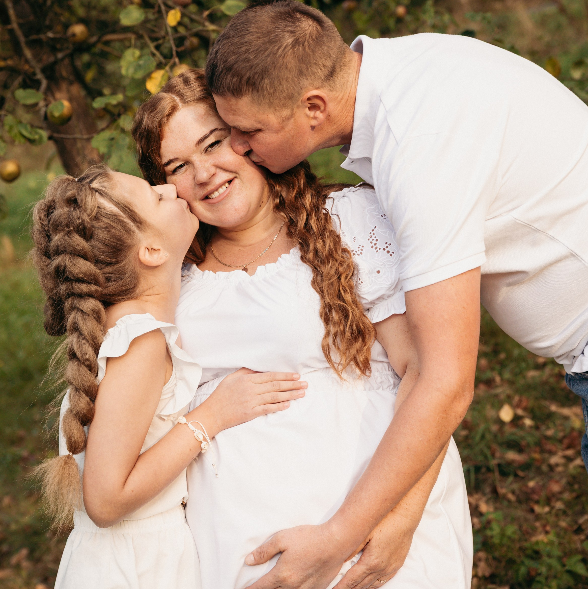 Těhotenství a novorozenci. Lifestyle and Family Photographer in Pisek Oxana Telupilova