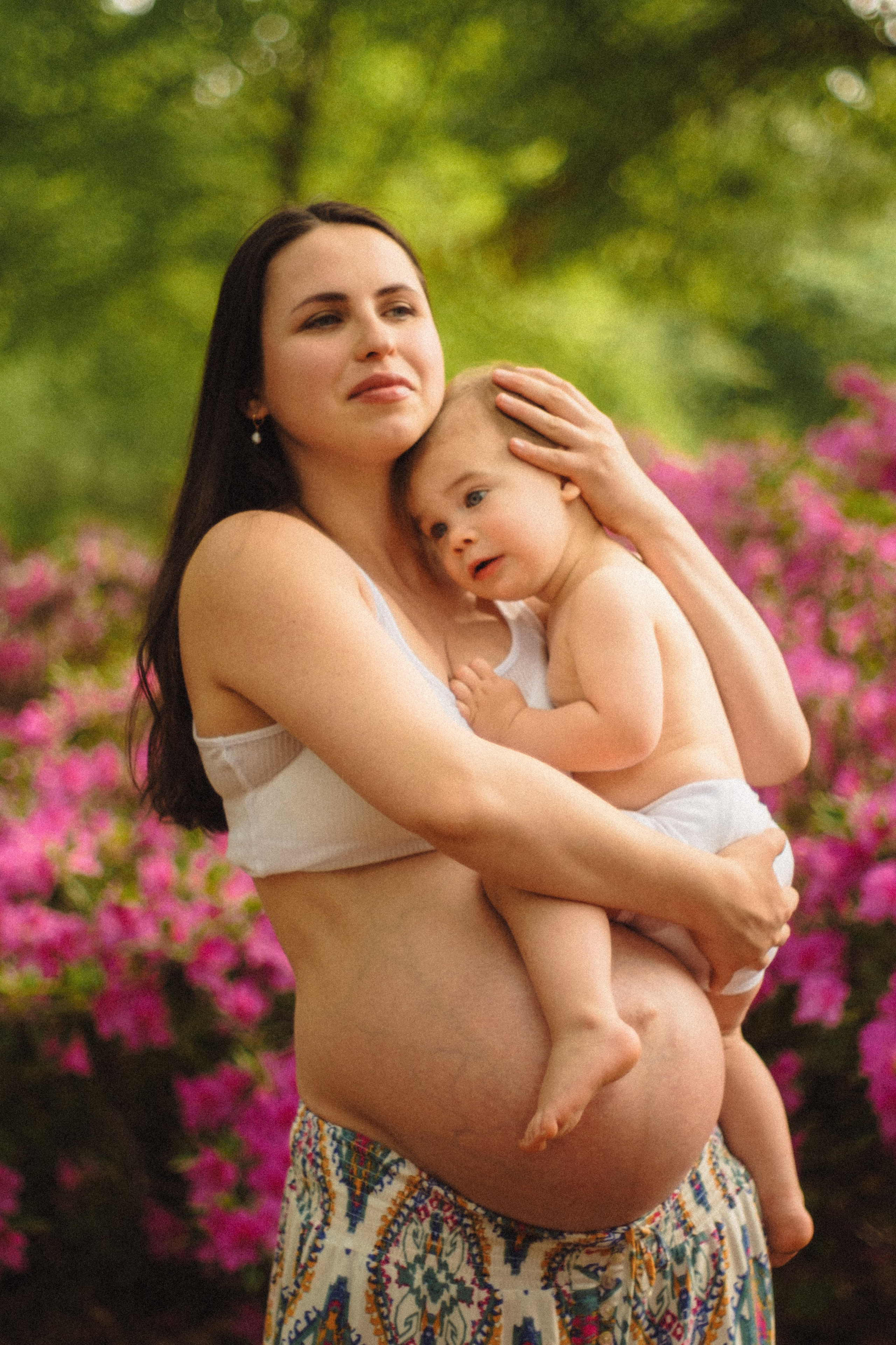 Spring Maternity Session at Bryan Park in Richmond, VA. Family photographer Anna Dobrovolskaia | Richmond, VA