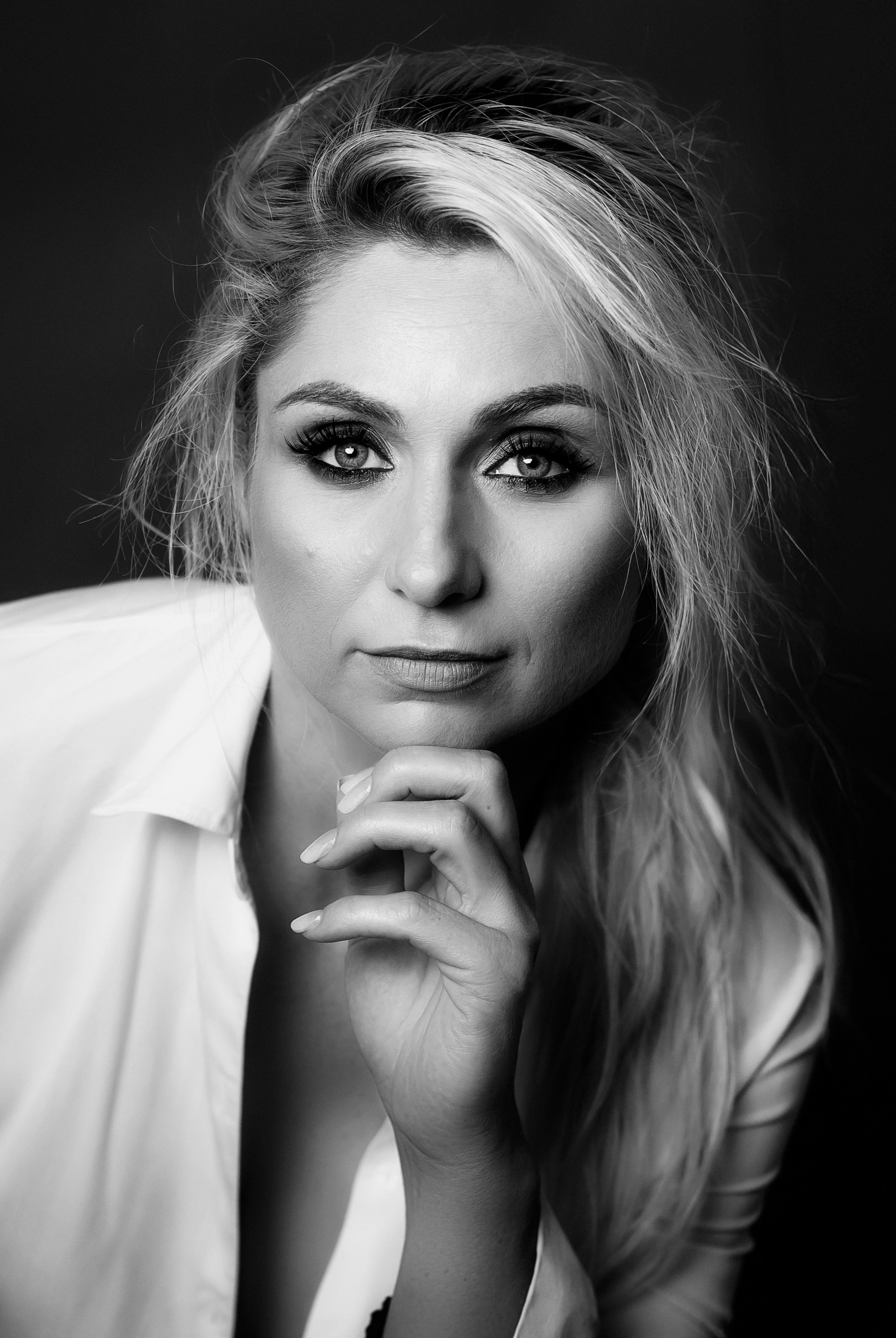 Despre noi - La Femme Studio Photography / Elena & Alexandra. Elena Mascan – Fotograf newborn, maternitate, portret, smash the cake & branding personal | La Femme Studio Photograpy|Constanţa