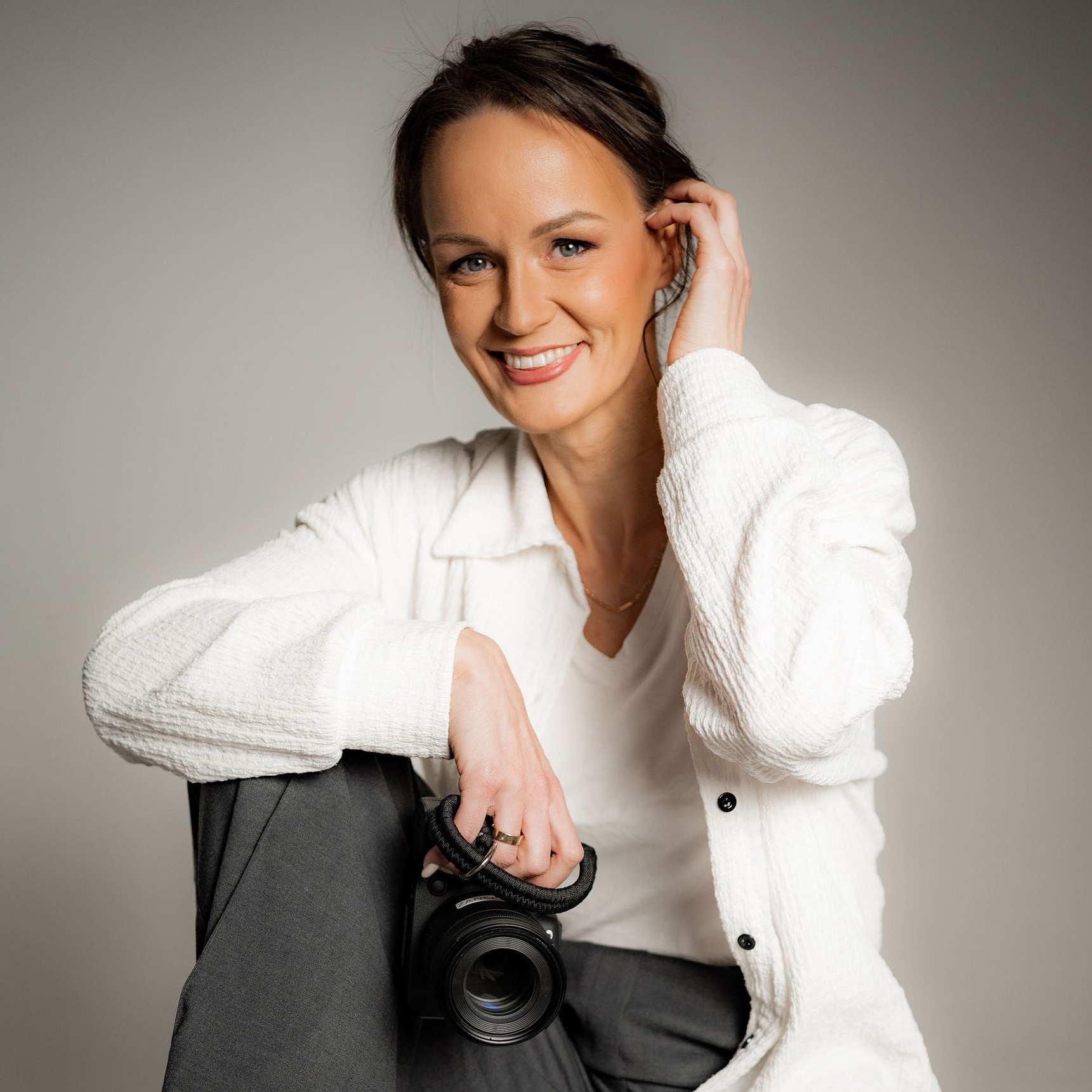 Fotosesijas dāvanu karte – labākā Ziemassvētku dāvana. Portretu fotosesija Rīgā| Biznesa portretu foto | Korporatīvās un darbinieku fotosesijas | Pasākumu fotogrāfs | Produktu fotogrāfs