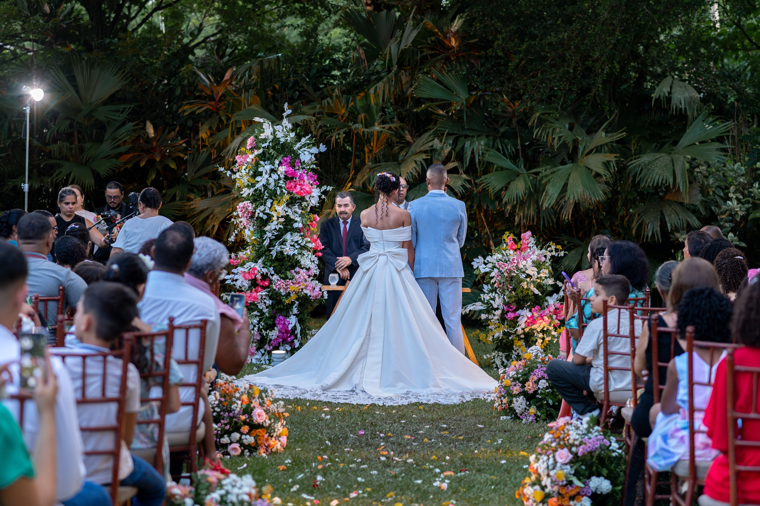 Conte-me Sua História de Amor,Vamos Criar Algo Incrível Juntos,Vamos Dar o Play no Seu Casamento?. Cinegrafista Especialista em Casamentos