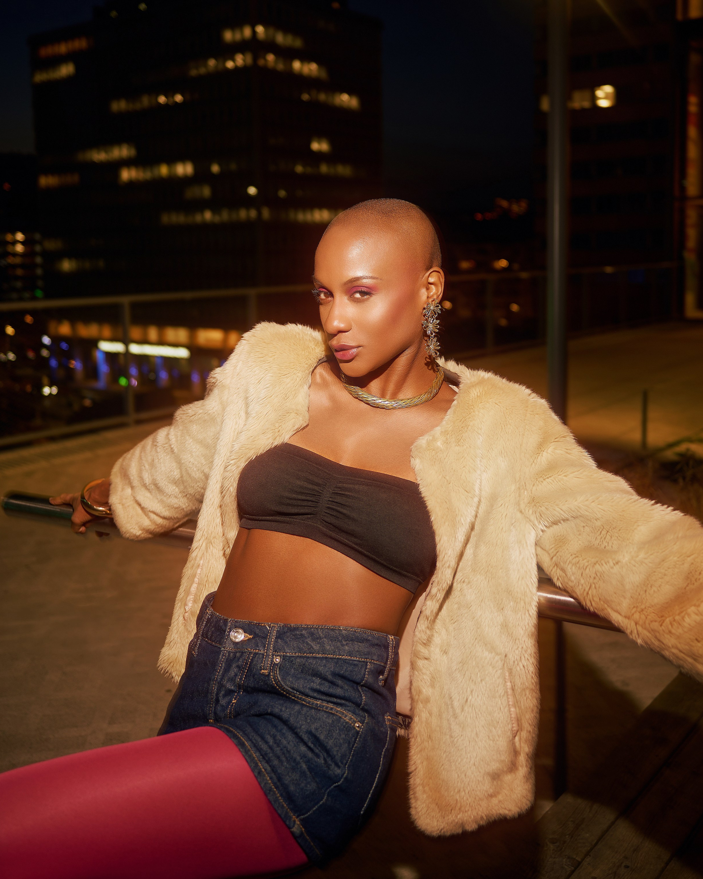 Offres shooting photo Lyon : portrait de nuit et mode urbaine. Photographe créative pour contenu visuel haute performance