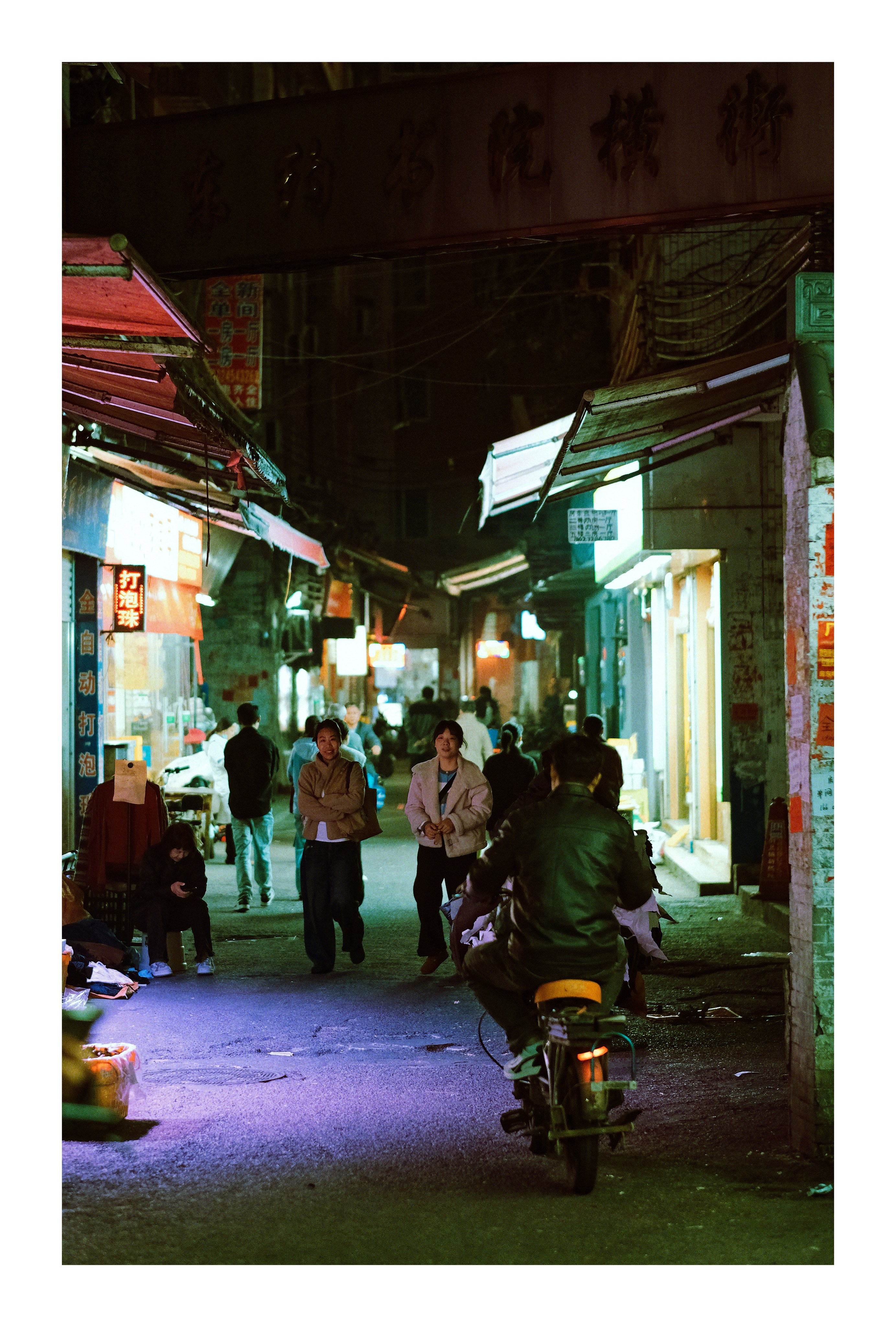 Urban Street Photography by 85mm lens