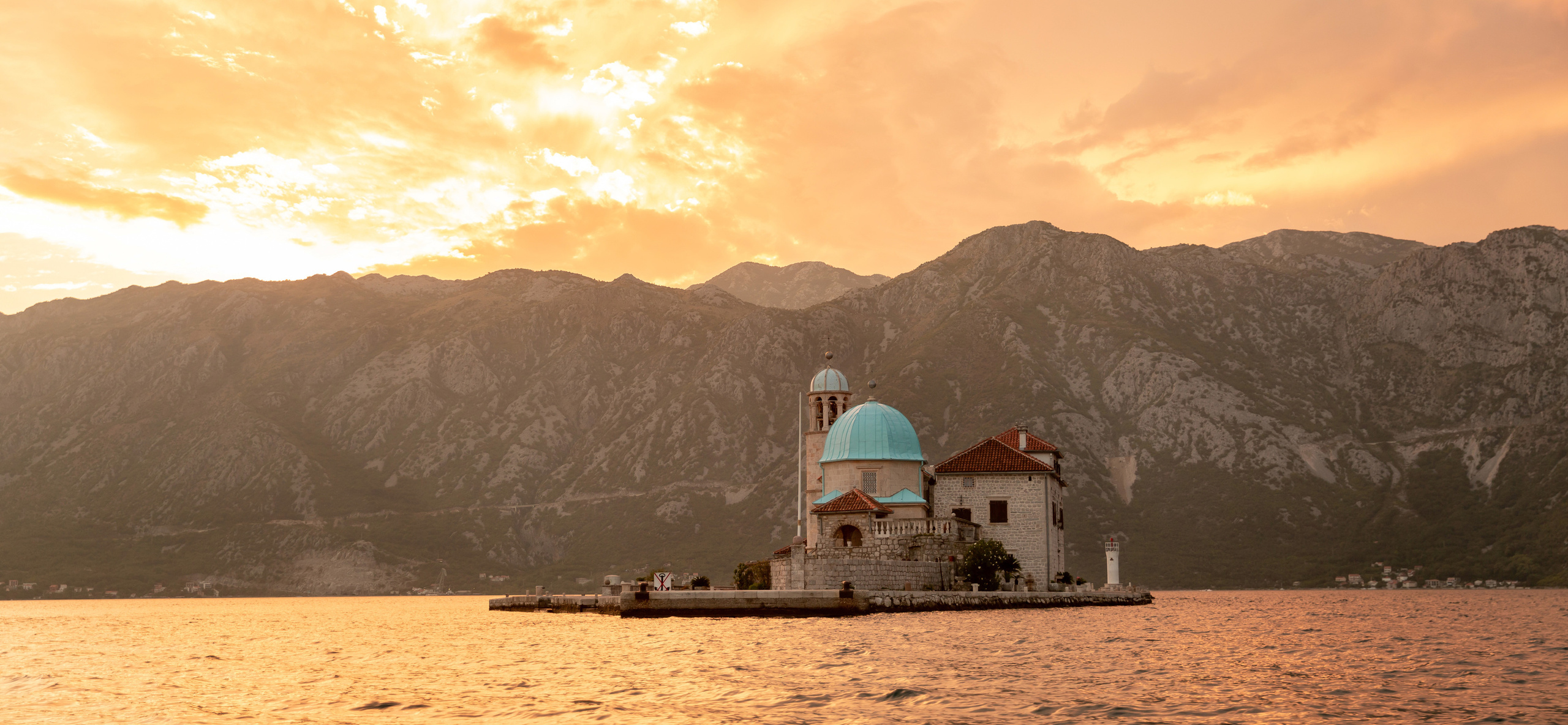 Остров Богородицы на рифе (Госпа-од-Шкпрьела - Our Lady of the Rocks)