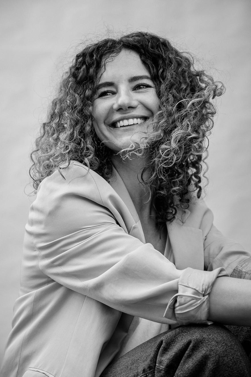 Contact. Wedding and portrait photographer in Helsinki Vickan O