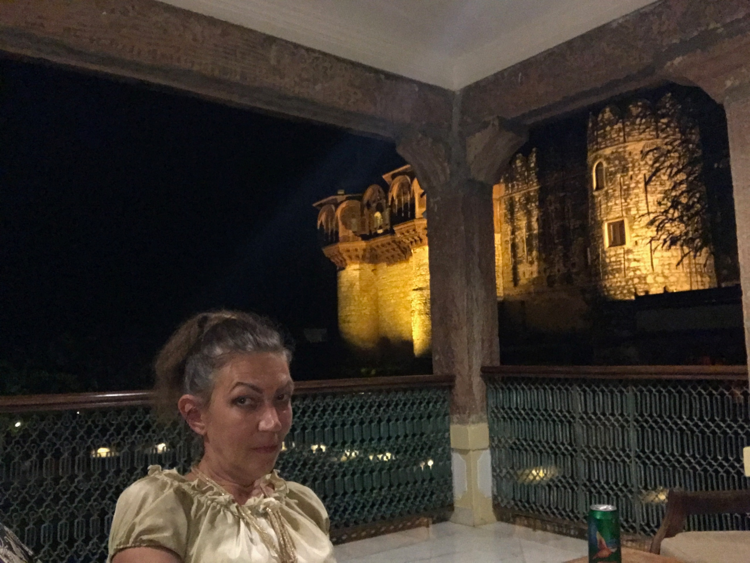 India. Milok et Kirok sont des gens positifs et réels. Nous serons ravis de v