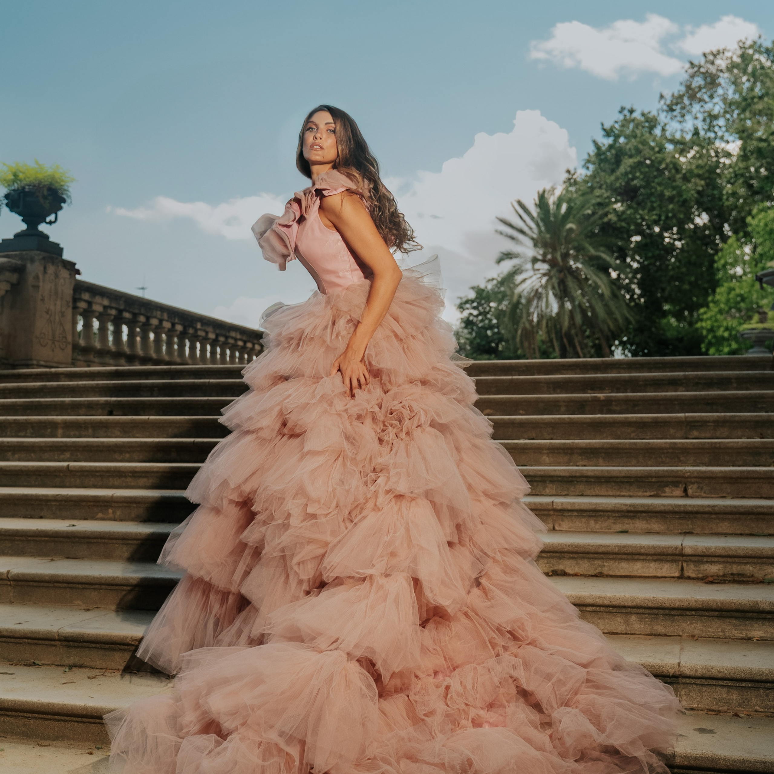 DiaFoto Luxury Dress Photoshoot in Barcelona | Dress Rental & Wow