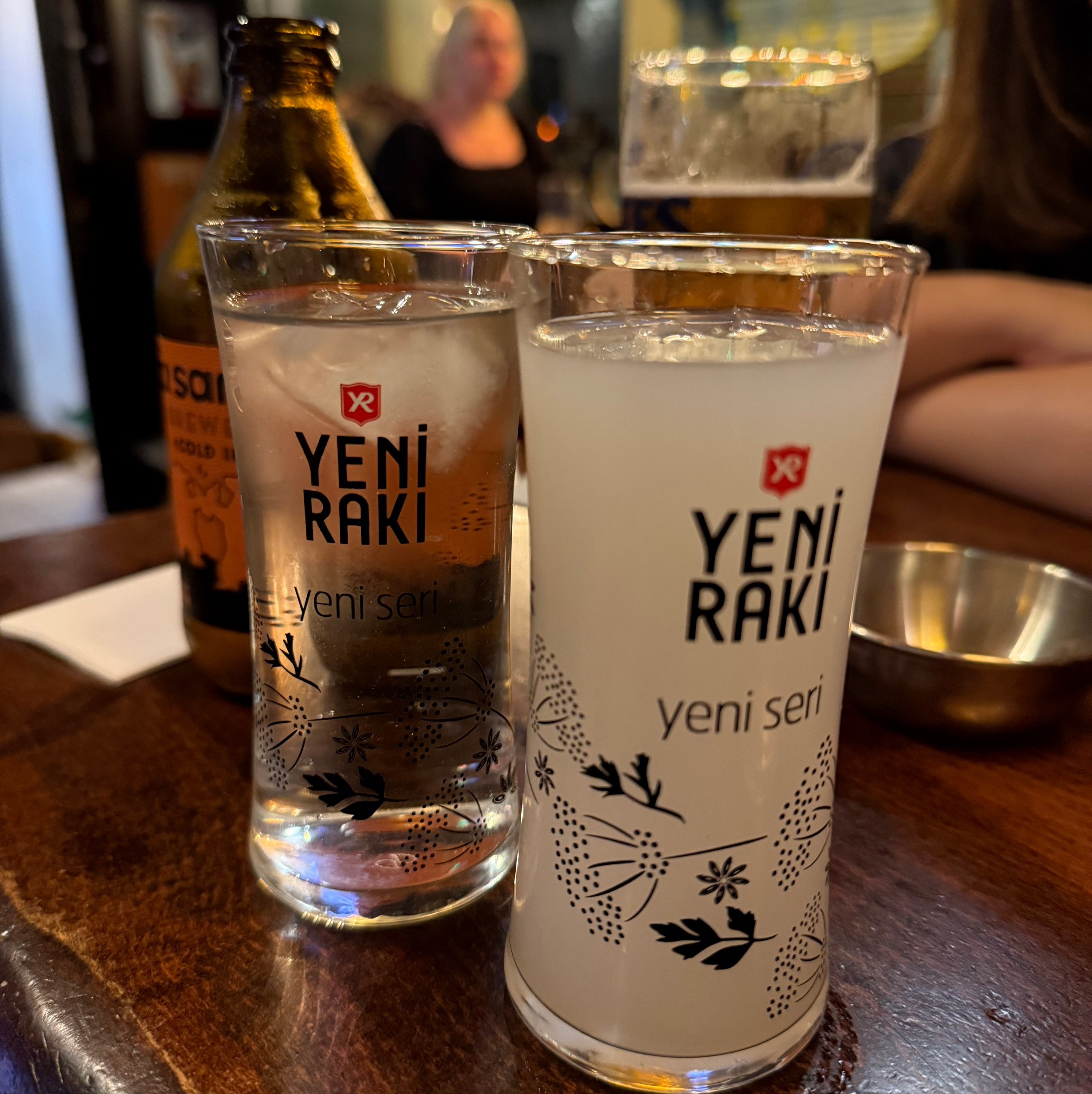 9 Tage in der Türkei: Entspannt und locker. Zwei Tage in jeder Stadt: Istanbul, Antalya, Kaş und ein Villenaufenthalt mit Bergblick