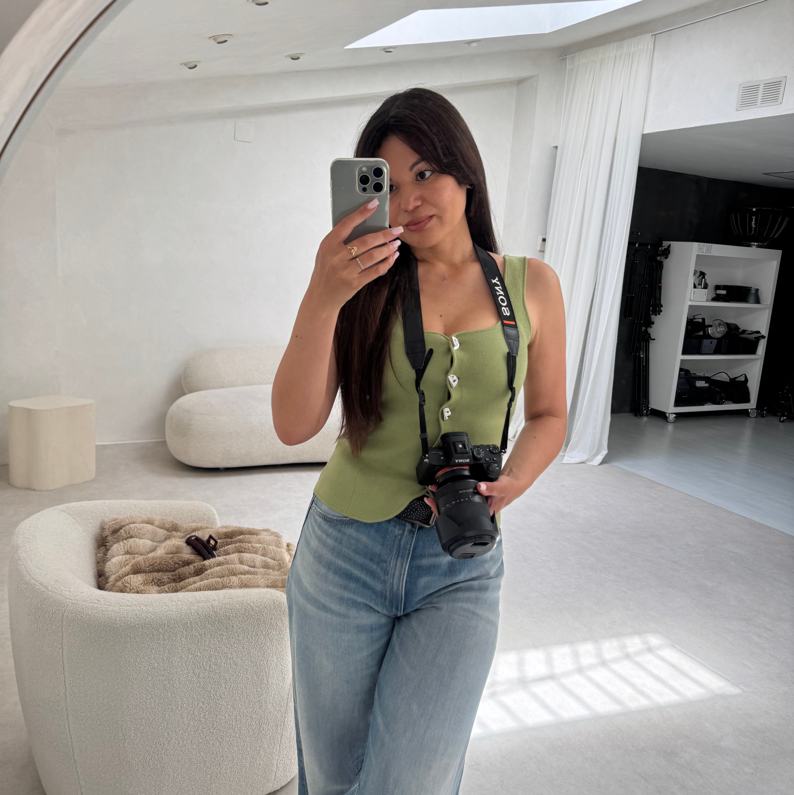 About Me. Aesthetic Photographer VICTORIA DERIO
