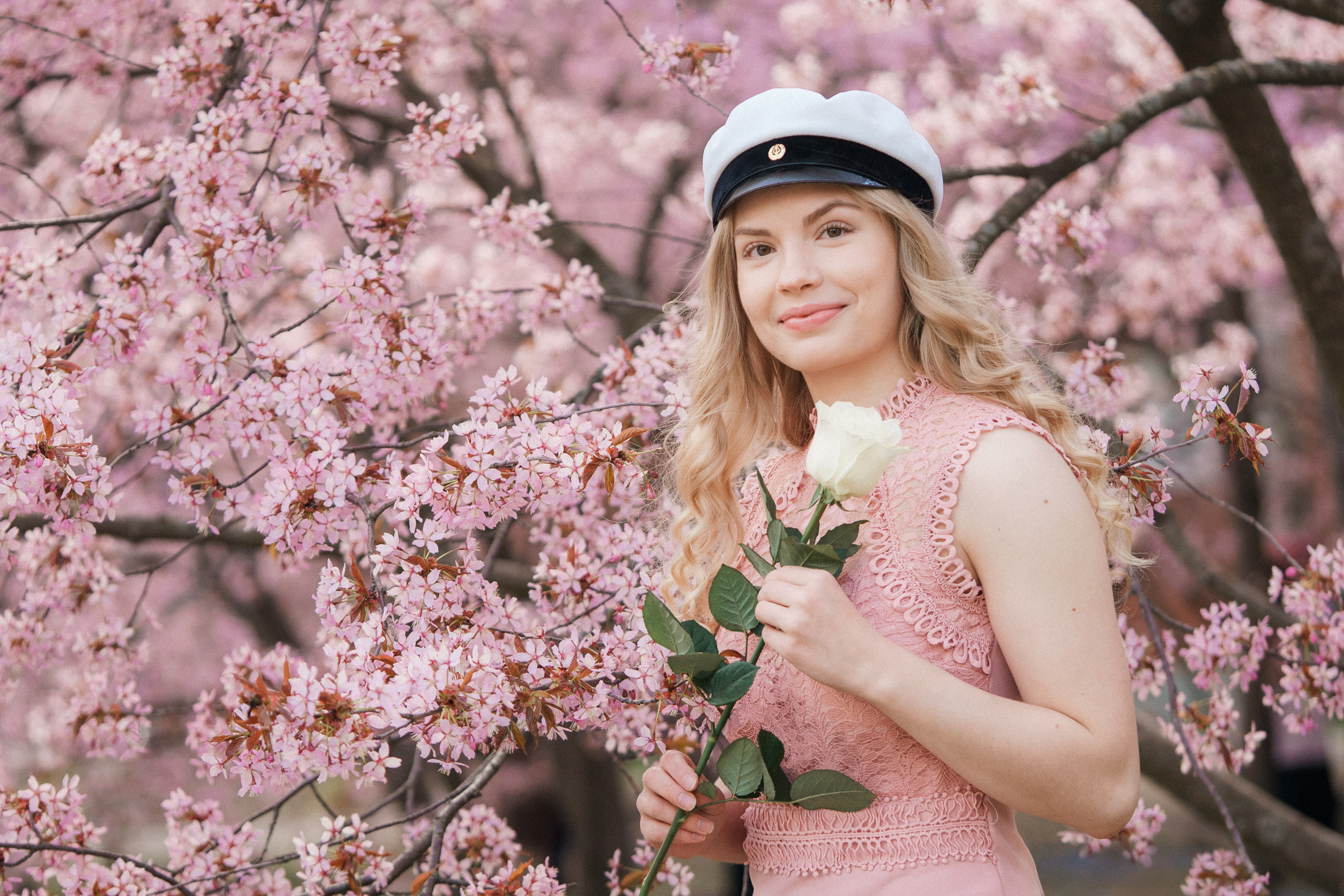 Kuvaus kirsikkapuistossa