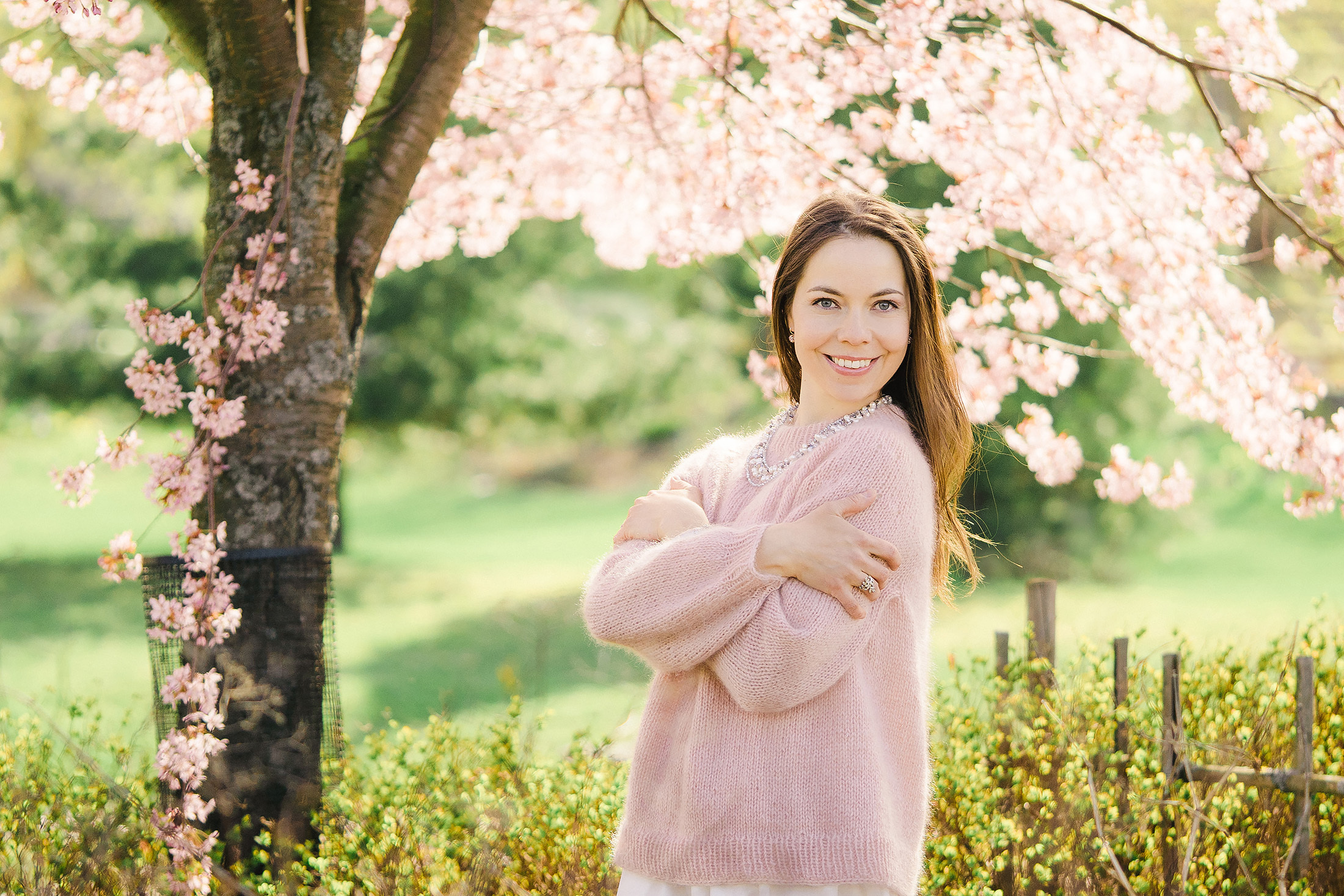 Perhekuvaus Helsingin kirsikkapuistossa