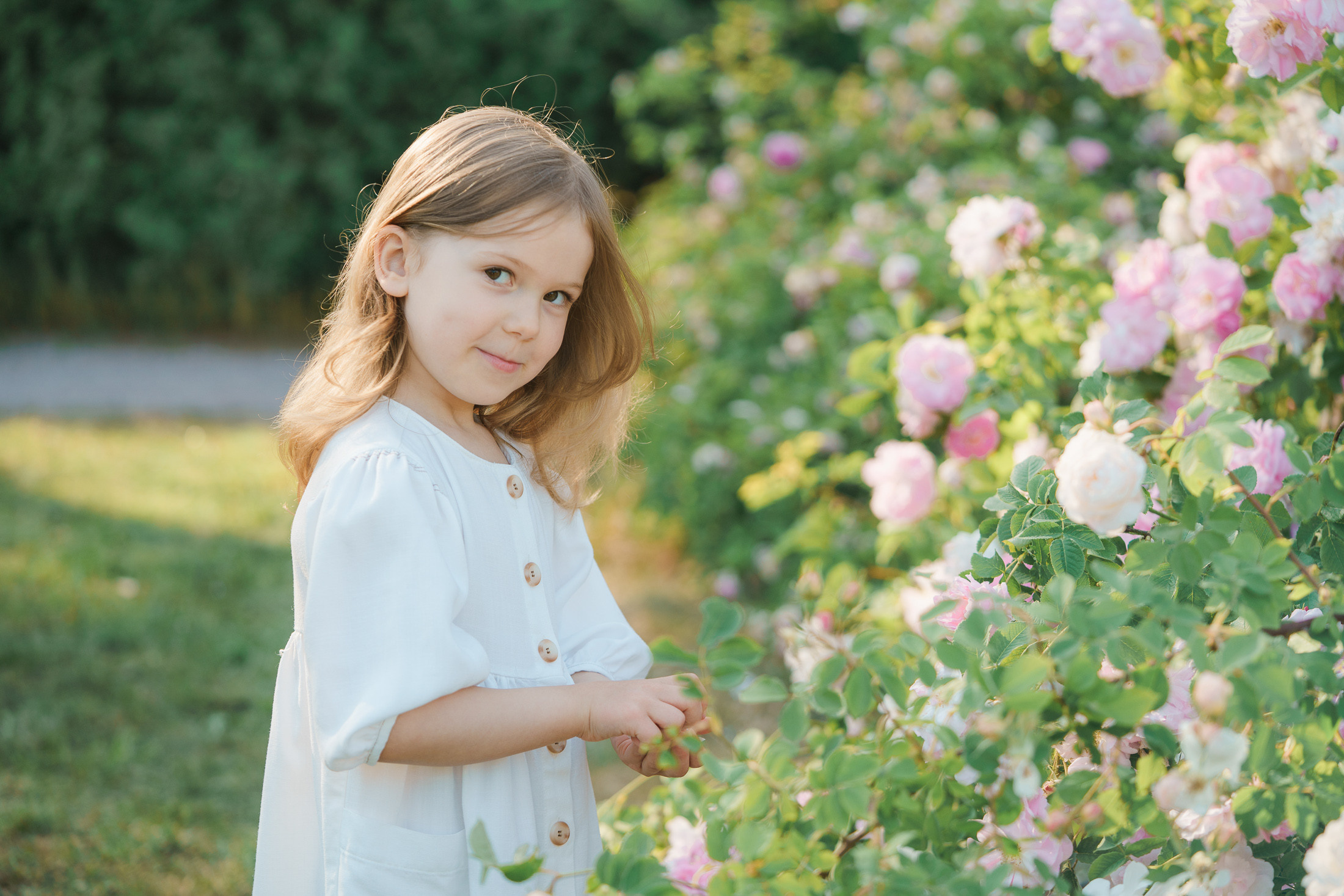 Lapsikuvaus Helsingissä, ruusutarhassa