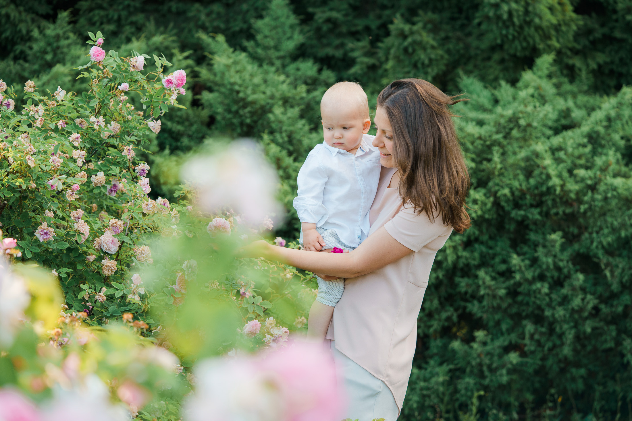 Lapsikuvaus Helsingissä, ruusutarhassa
