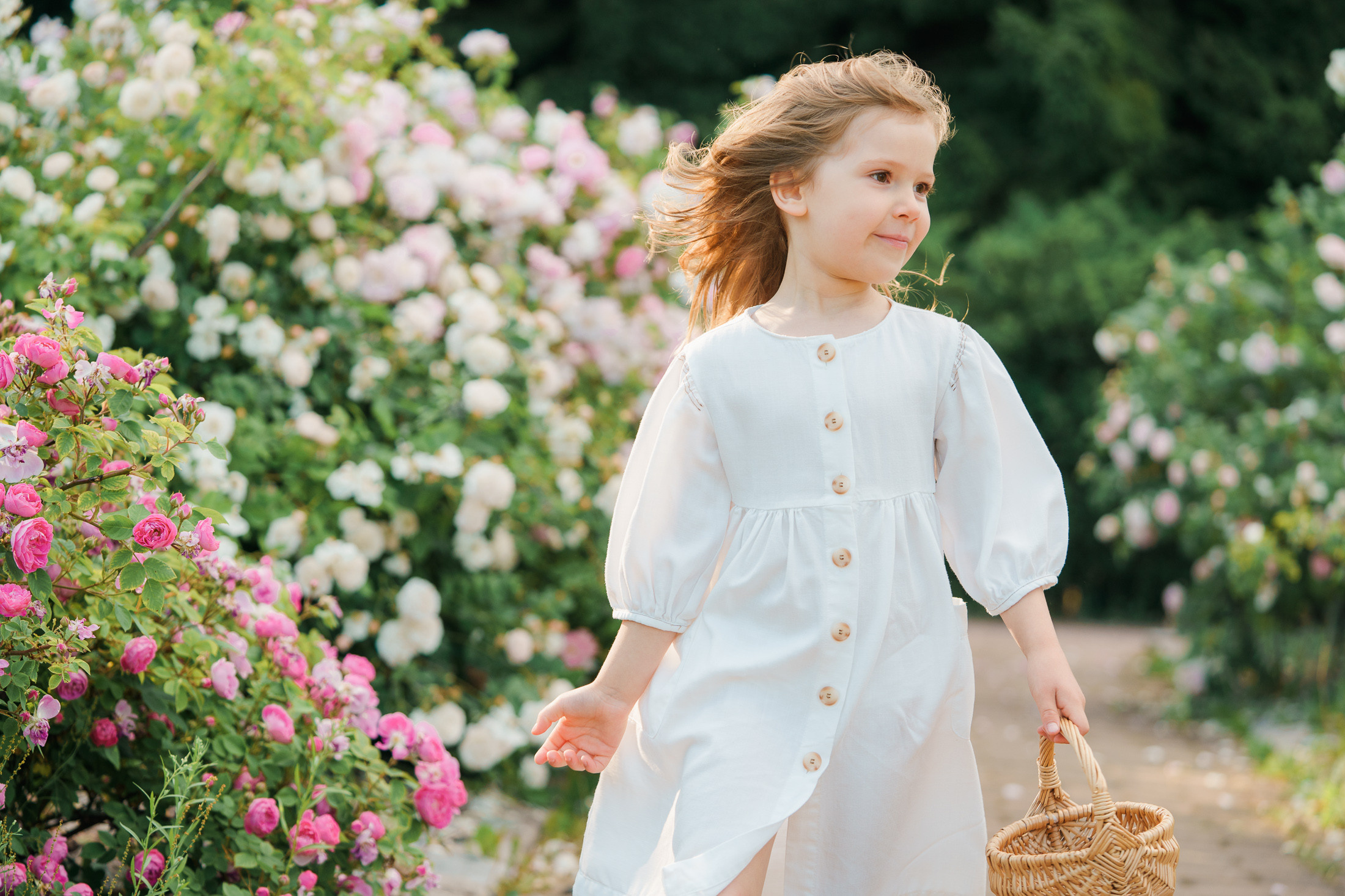 Lapsikuvaus Helsingissä, ruusutarhassa