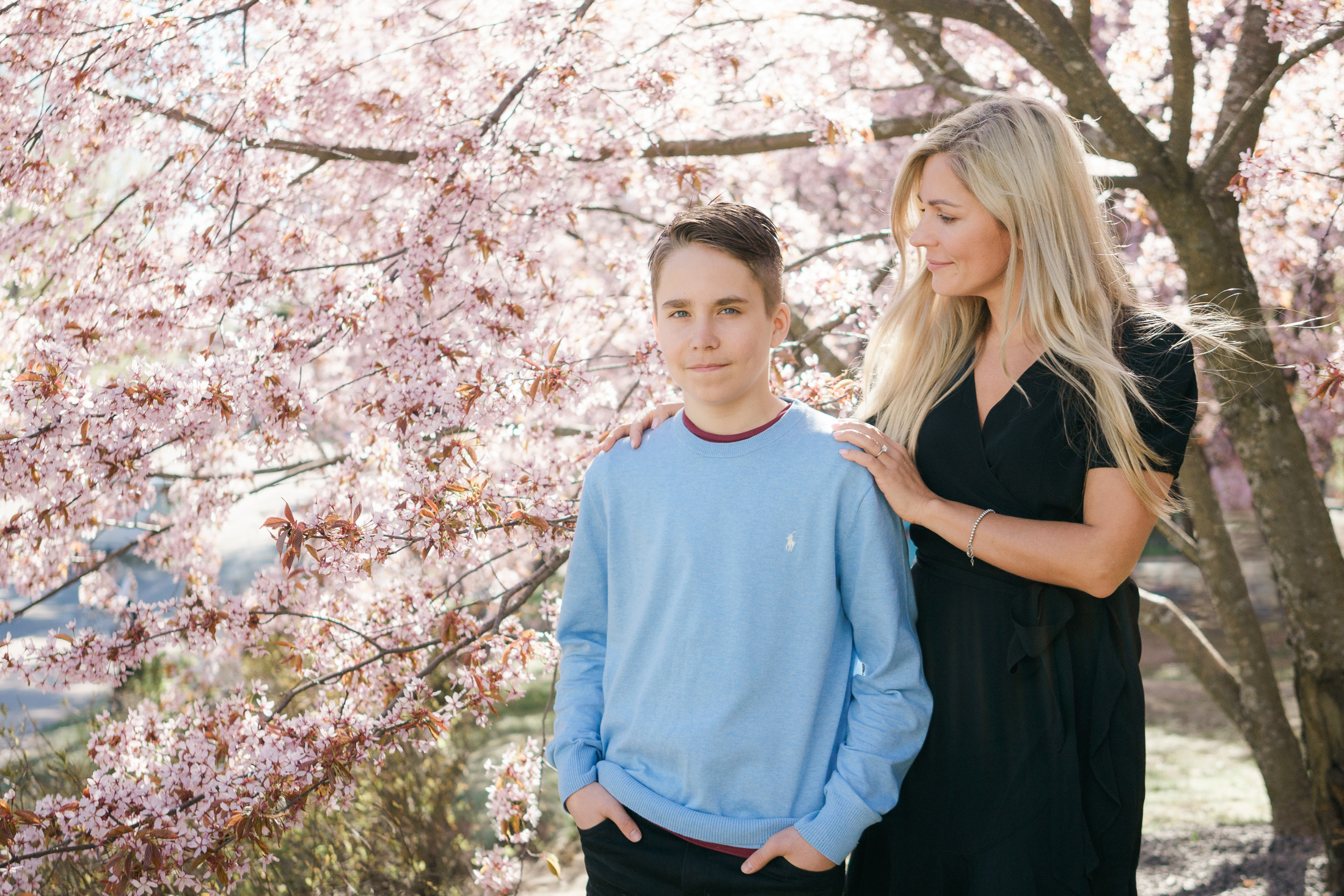 Perhekuvaus kirsikkapuistossa, perhekuvaus Helsinki