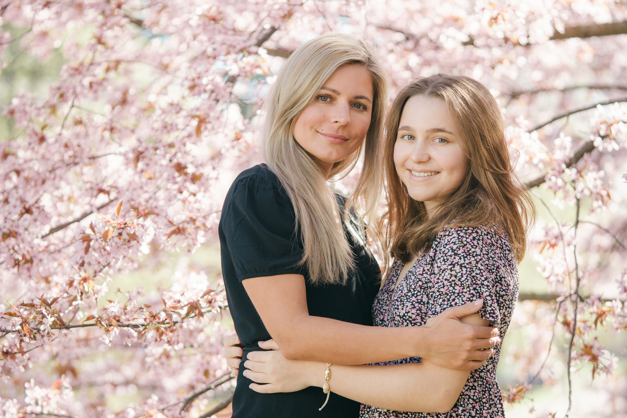 Perhekuvaus kirsikkapuistossa, perhekuvaus Helsinki