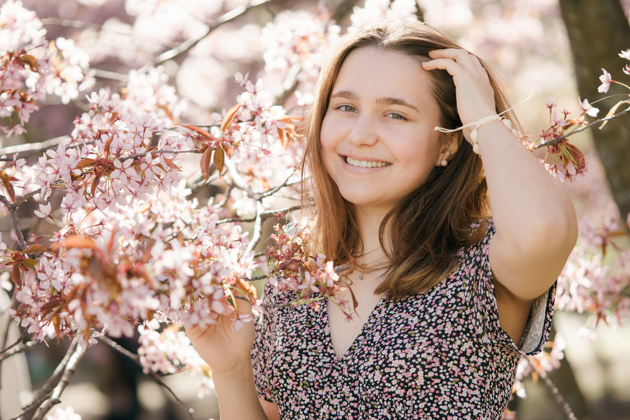 Perhekuvaus Roihuvuoren kirsikkapuistossa