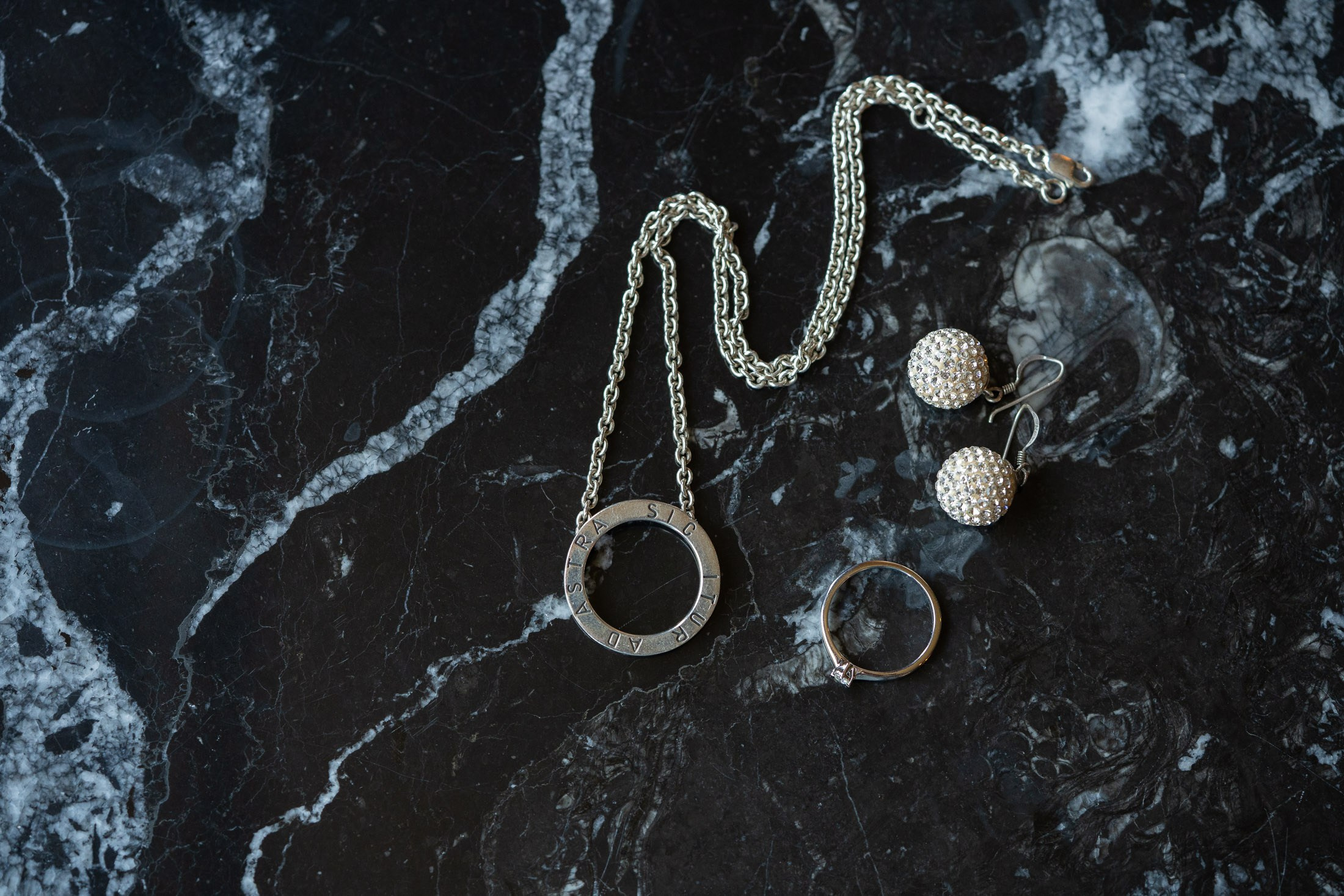 How to Choose the Perfect Wedding Ring | Studio Happy Moment