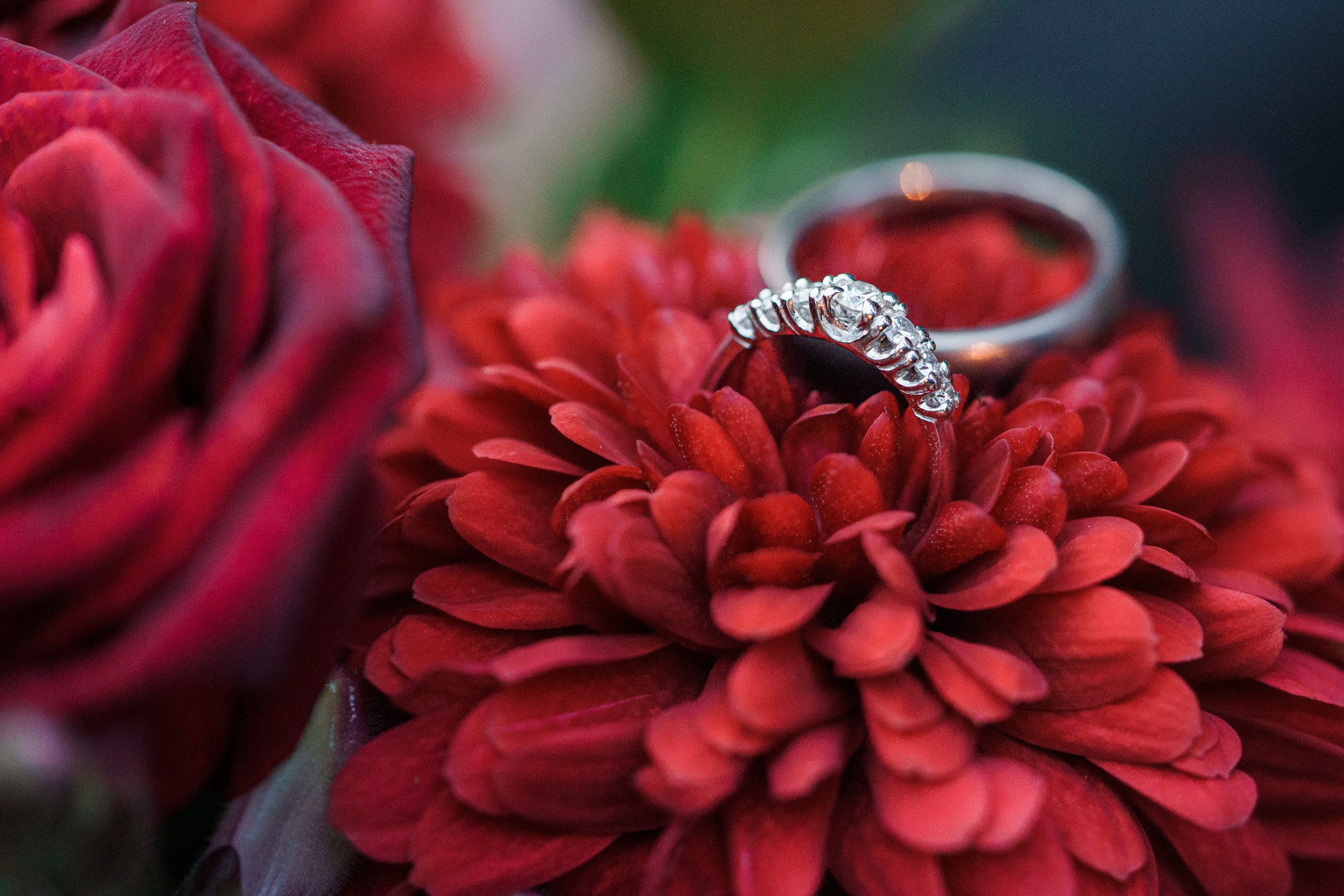 How to Choose the Perfect Wedding Ring | Studio Happy Moment