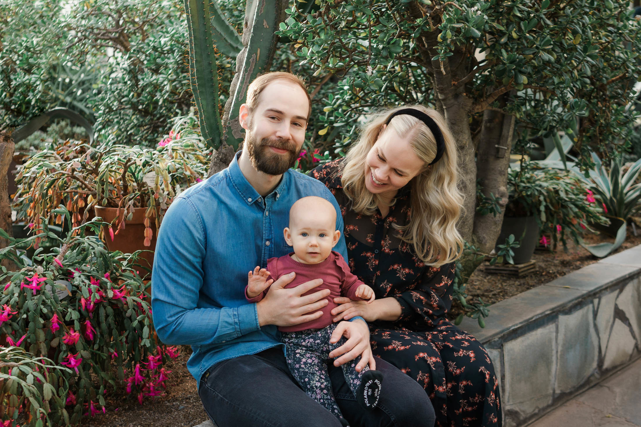 Vauva- ja perhekuvaus Talvipuutarhassa/ vauvakuvaaja Helsinki