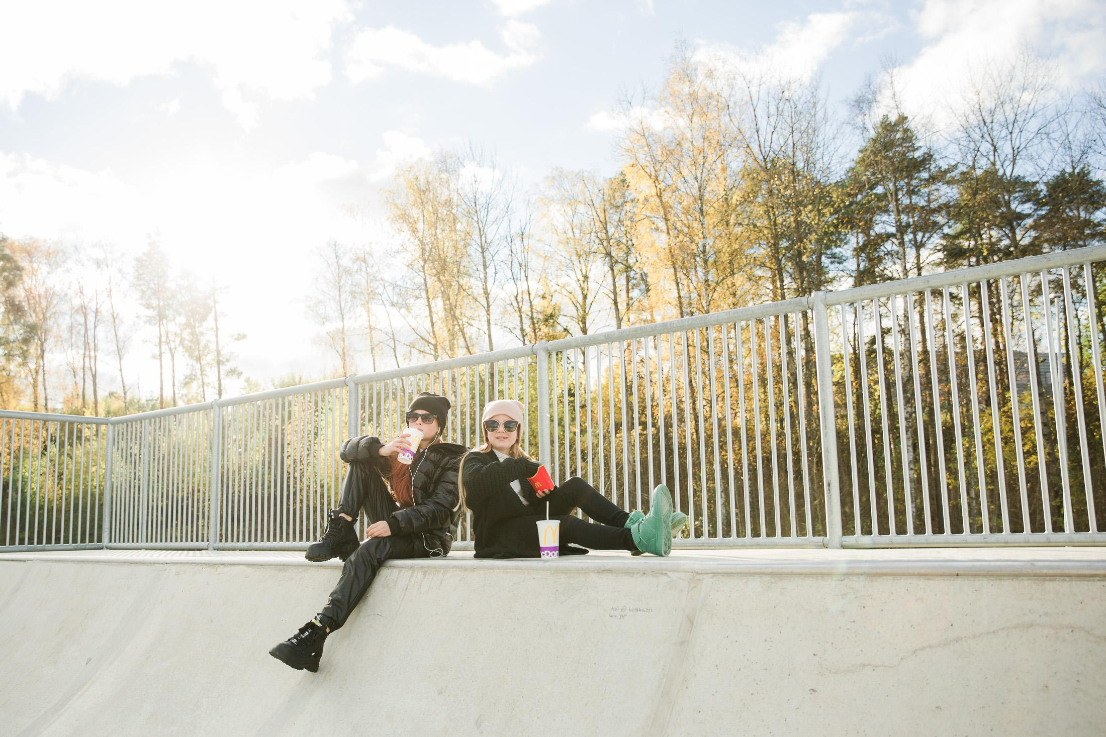 Kaverikuvaus syksyisessä Turussa