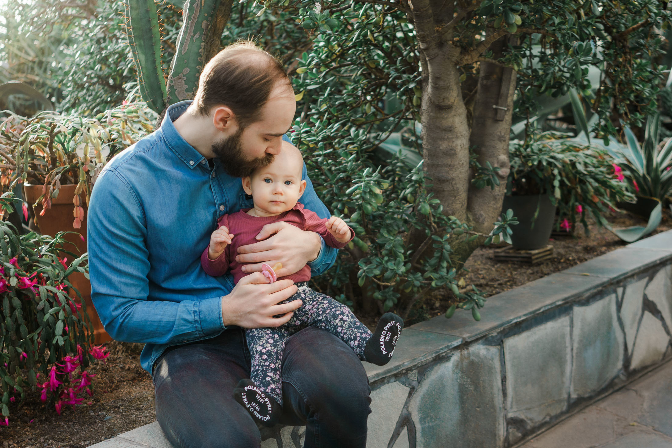 Vauva- ja perhekuvaus Talvipuutarhassa/ vauvakuvaaja Helsinki