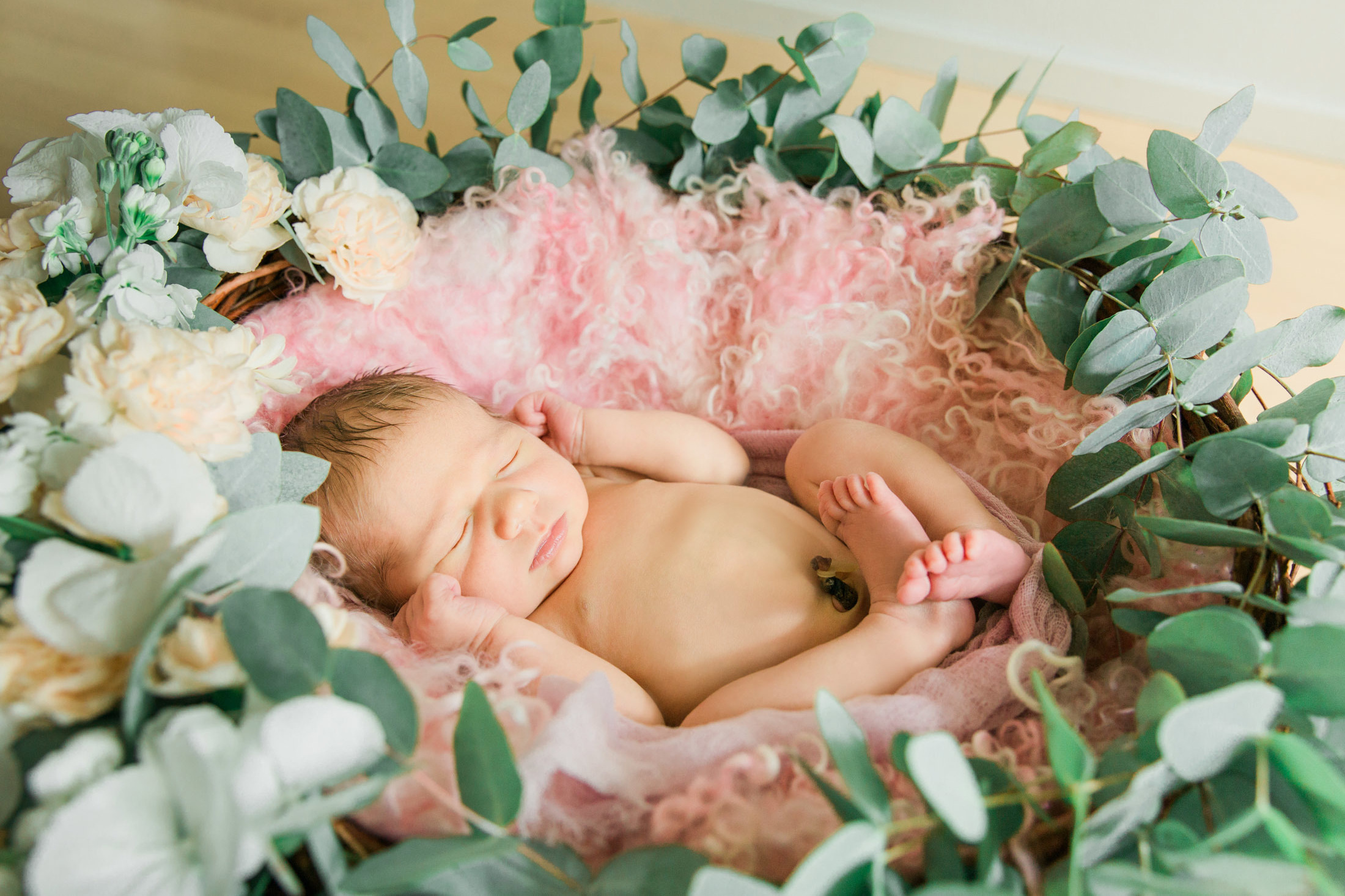 Newborn floral session | newborn photographer Espoo