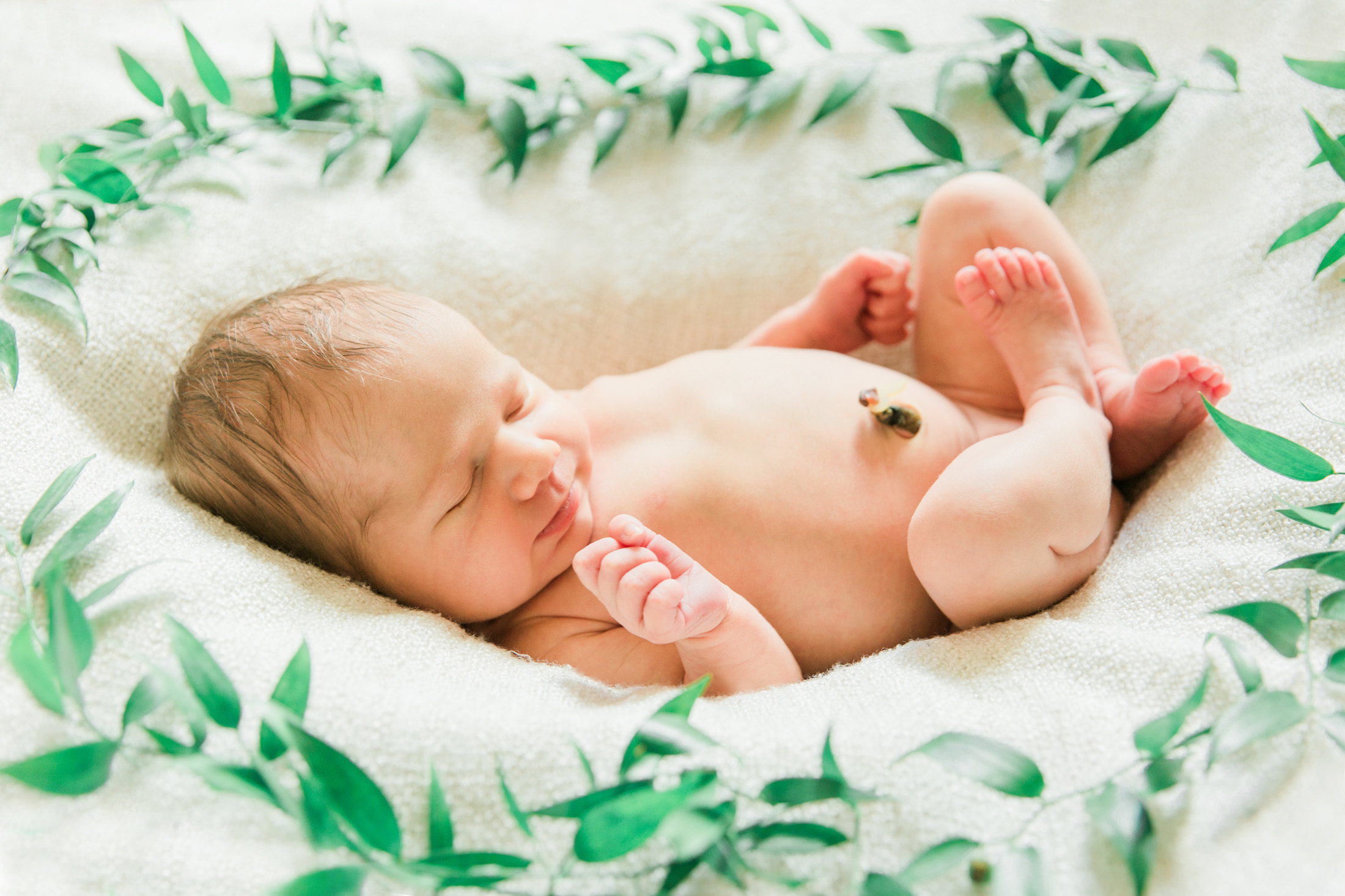 Newborn floral session | newborn photographer Espoo
