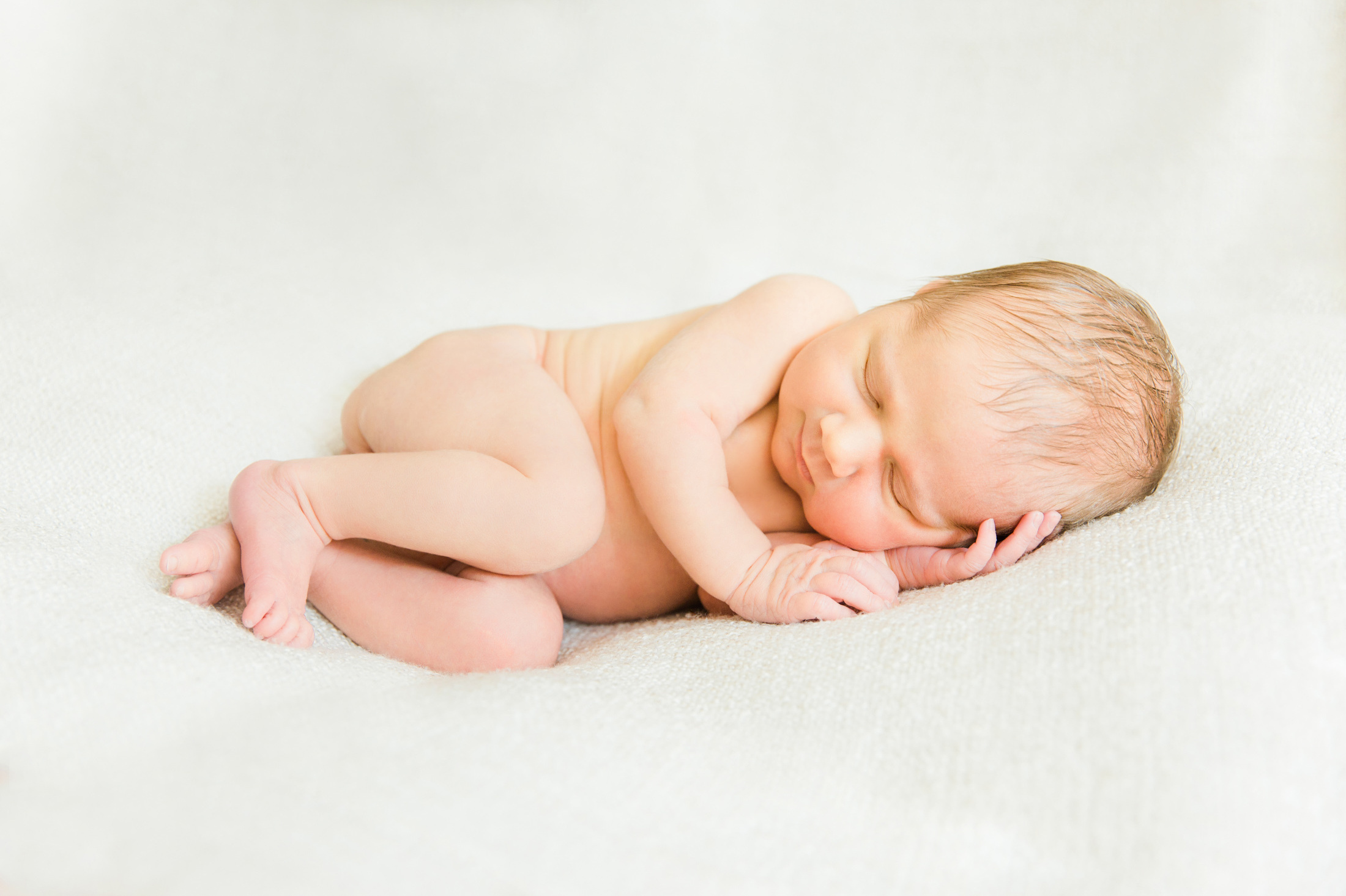 Newborn floral session | newborn photographer Espoo
