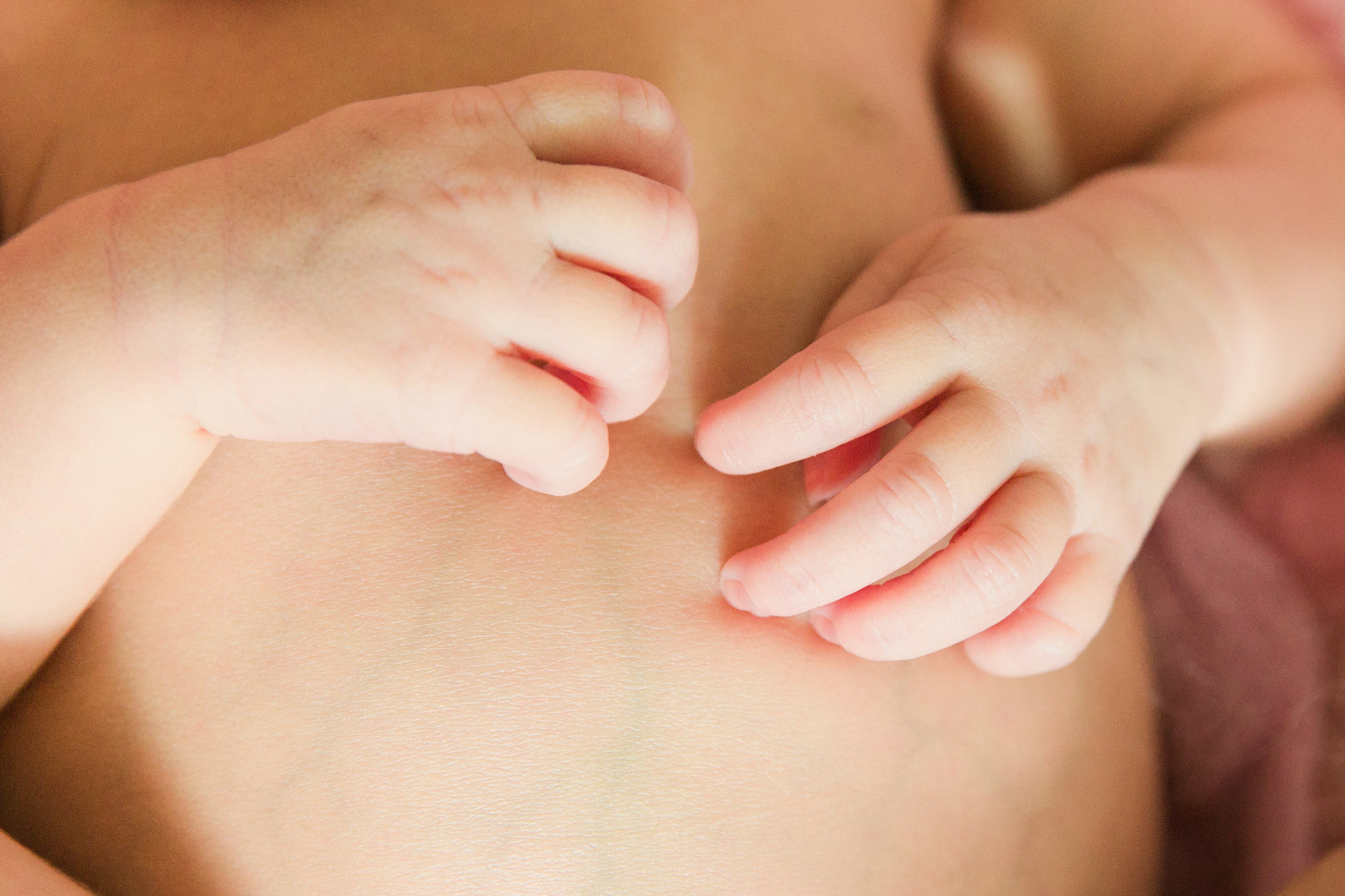 Newborn floral session | newborn photographer Espoo