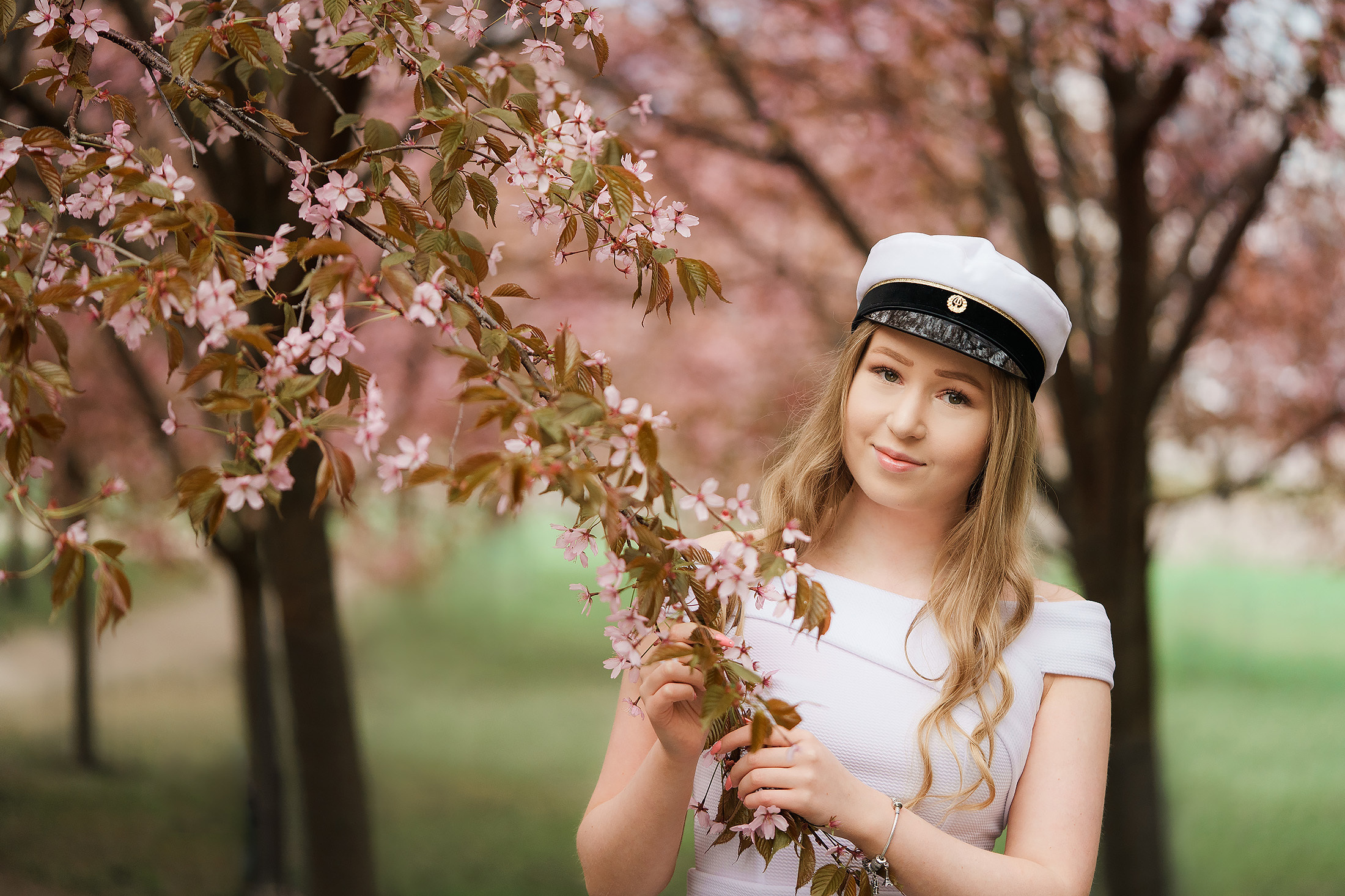 Anni, yo-kuvaus Helsingin kirsikkapuistossa