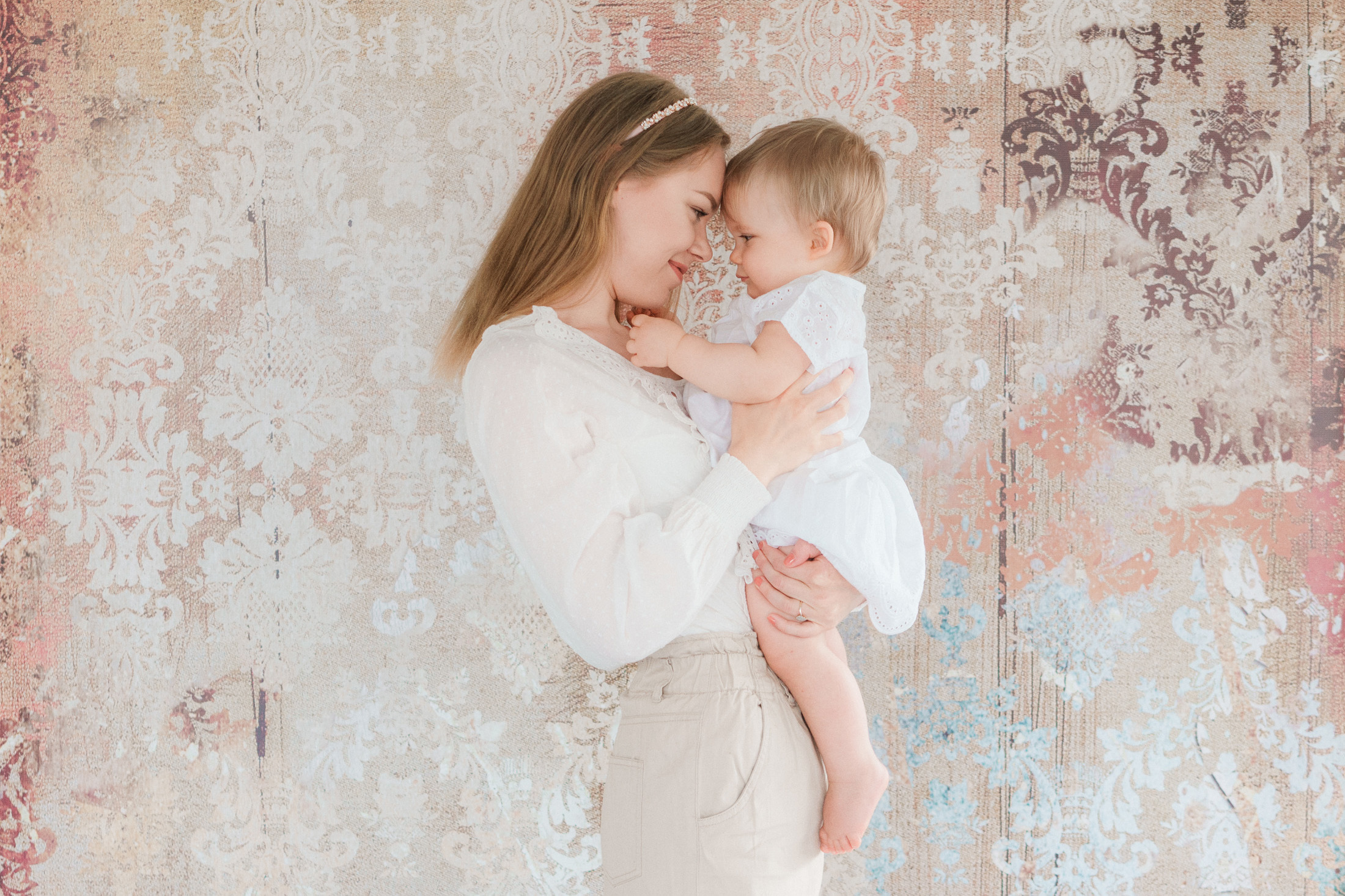 Perhekuvaus Helsingissä studiossa + kakun tuhoaminen