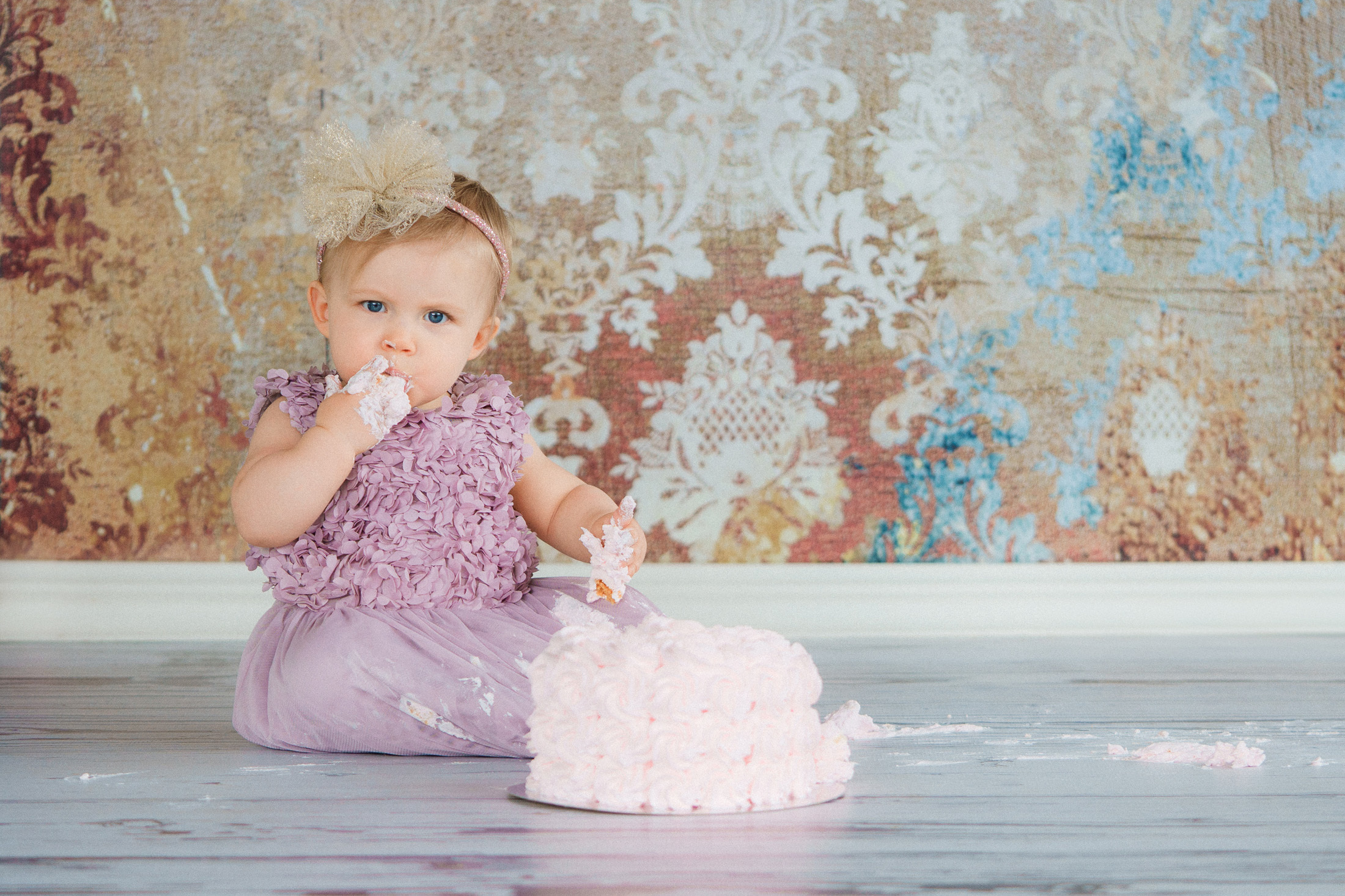 Perhekuvaus Helsingissä studiossa + kakun tuhoaminen