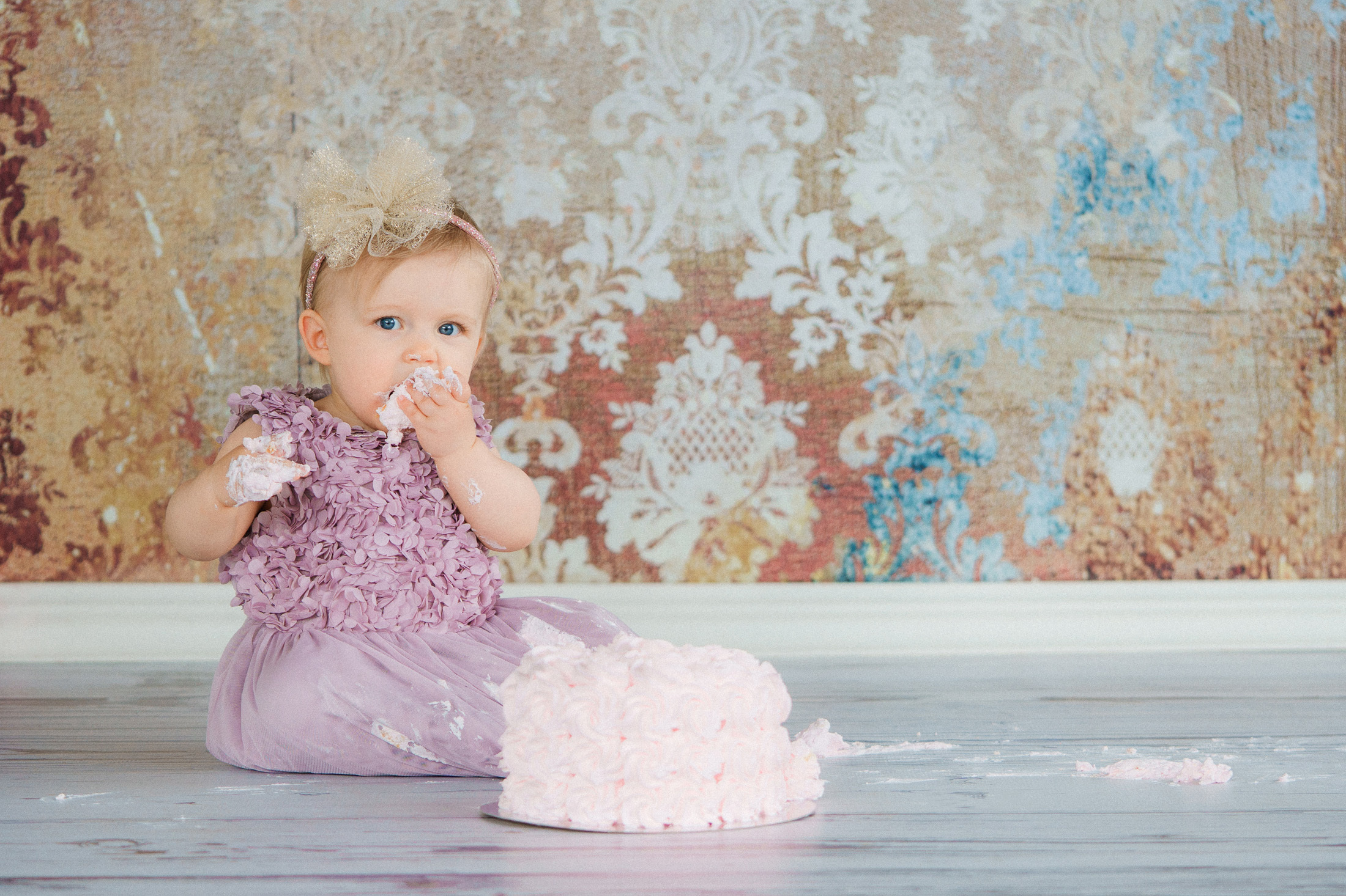 Perhekuvaus Helsingissä studiossa + kakun tuhoaminen