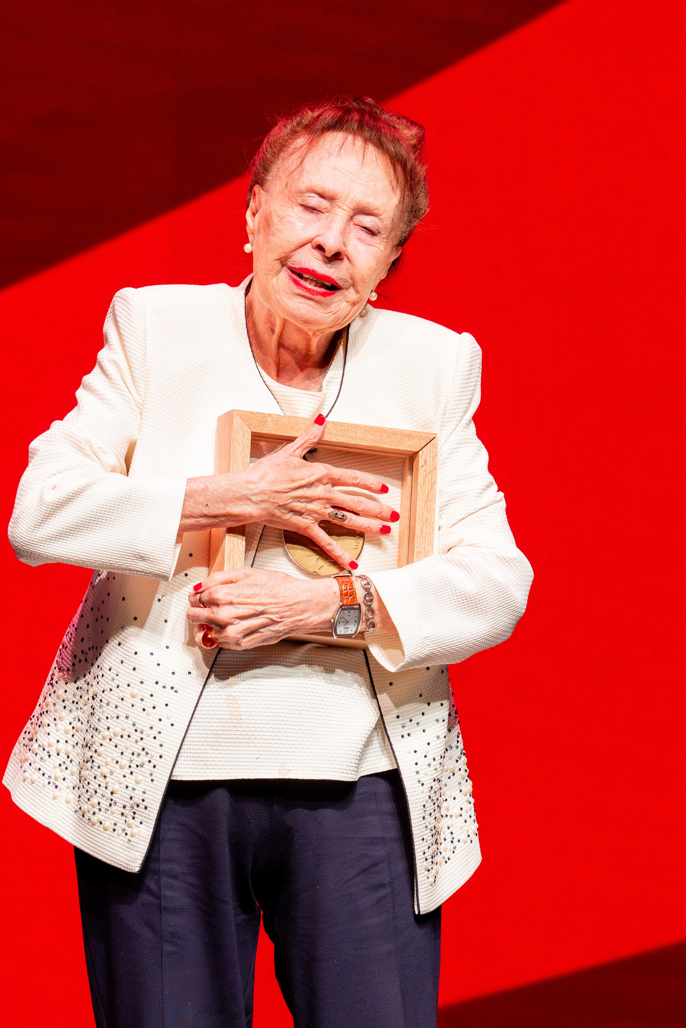 Estos son los servicios que ofrezco como fotógrafa. Distintos paquetes de horas y precios. Fotógrafa de Periodismo y Documentación, Teatro, Cine, Shooting para Modelos, Bodas, Bautizos, Comuniones, Familia y Eventos